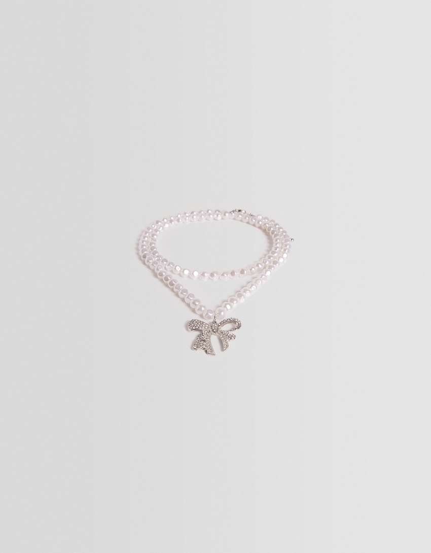 Colar de pérolas falsas com laço de strass