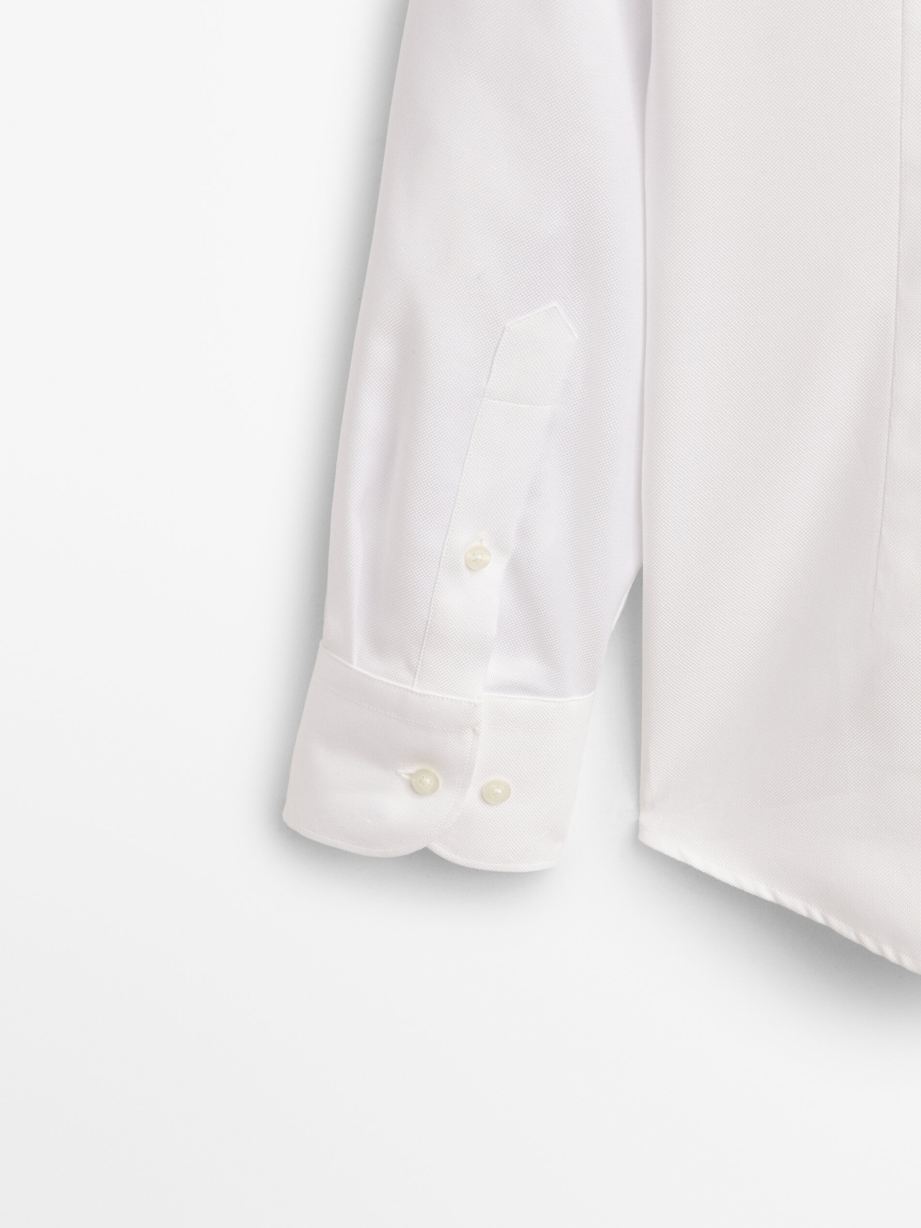 Camisa estruturada slim fit de fácil passar - BRANCA