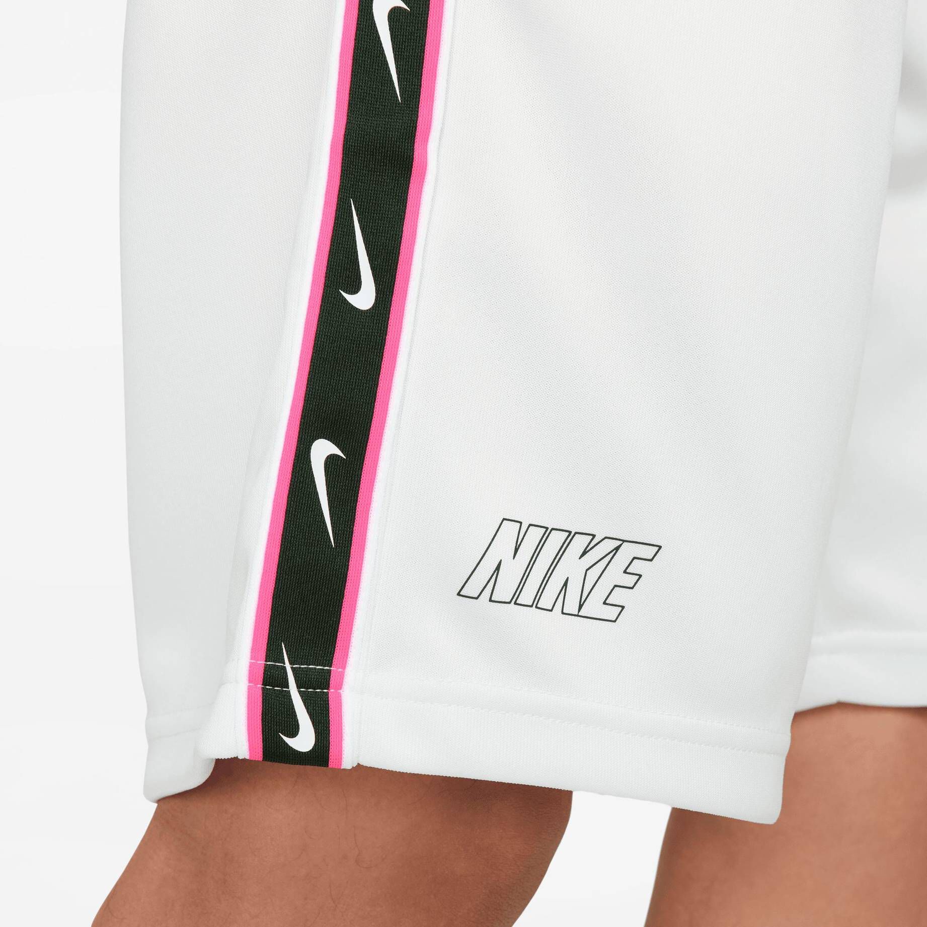 Nike Sportswear| Herren Shorts REPEAT