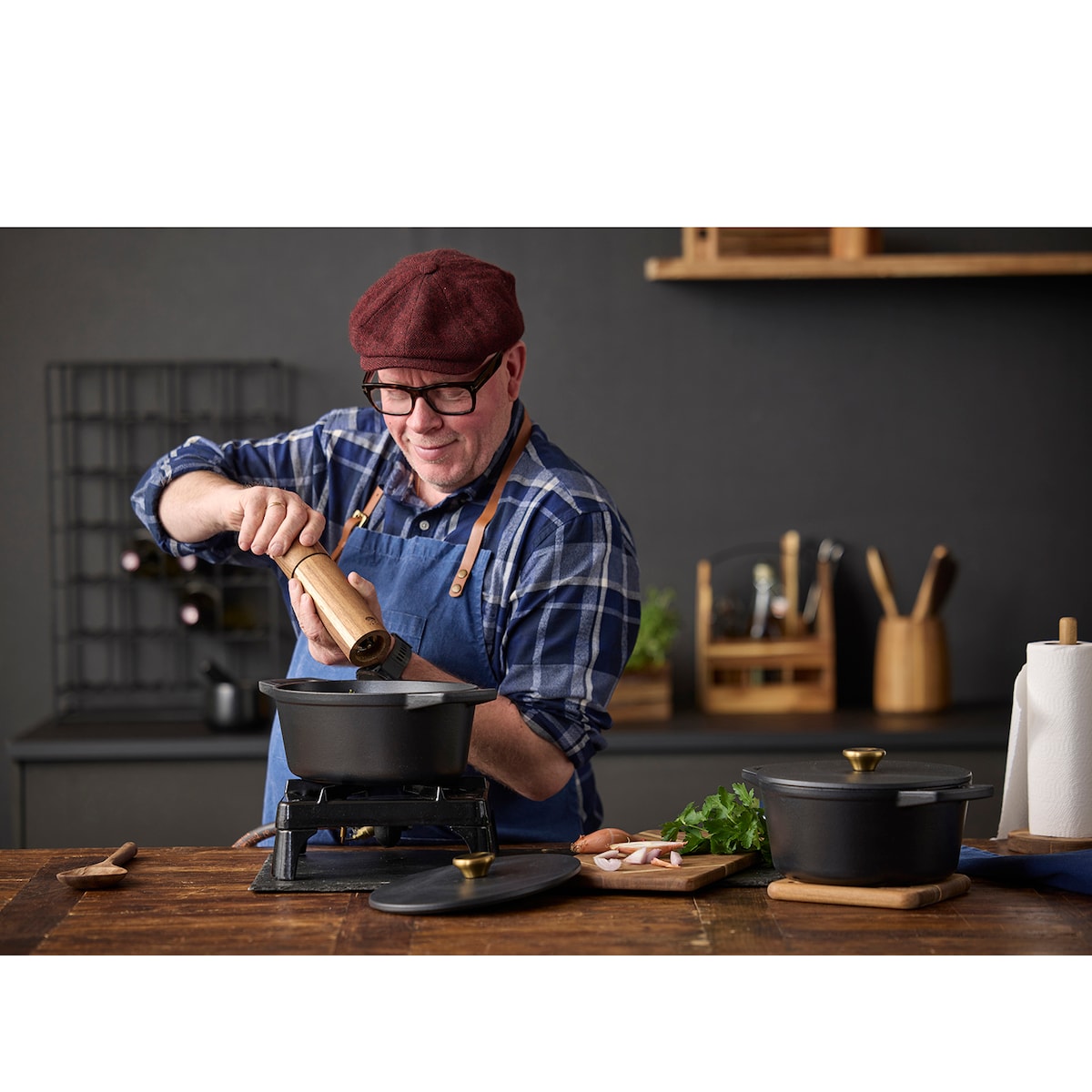 HOLM Cast iron pot Dia 22,5 x 11 cm 3,6 liter Black