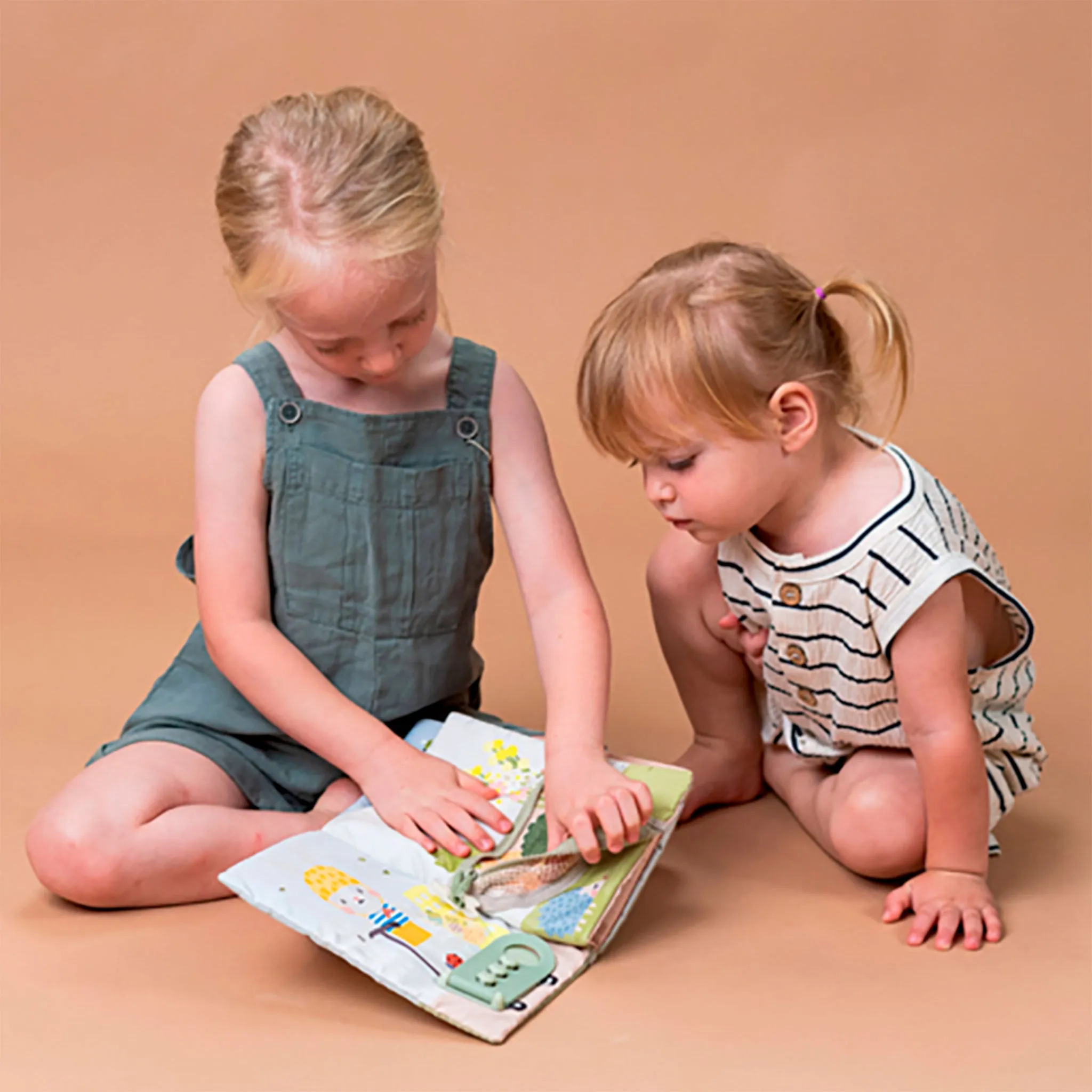 Taf Toy Mon Premier Livre d'Activités