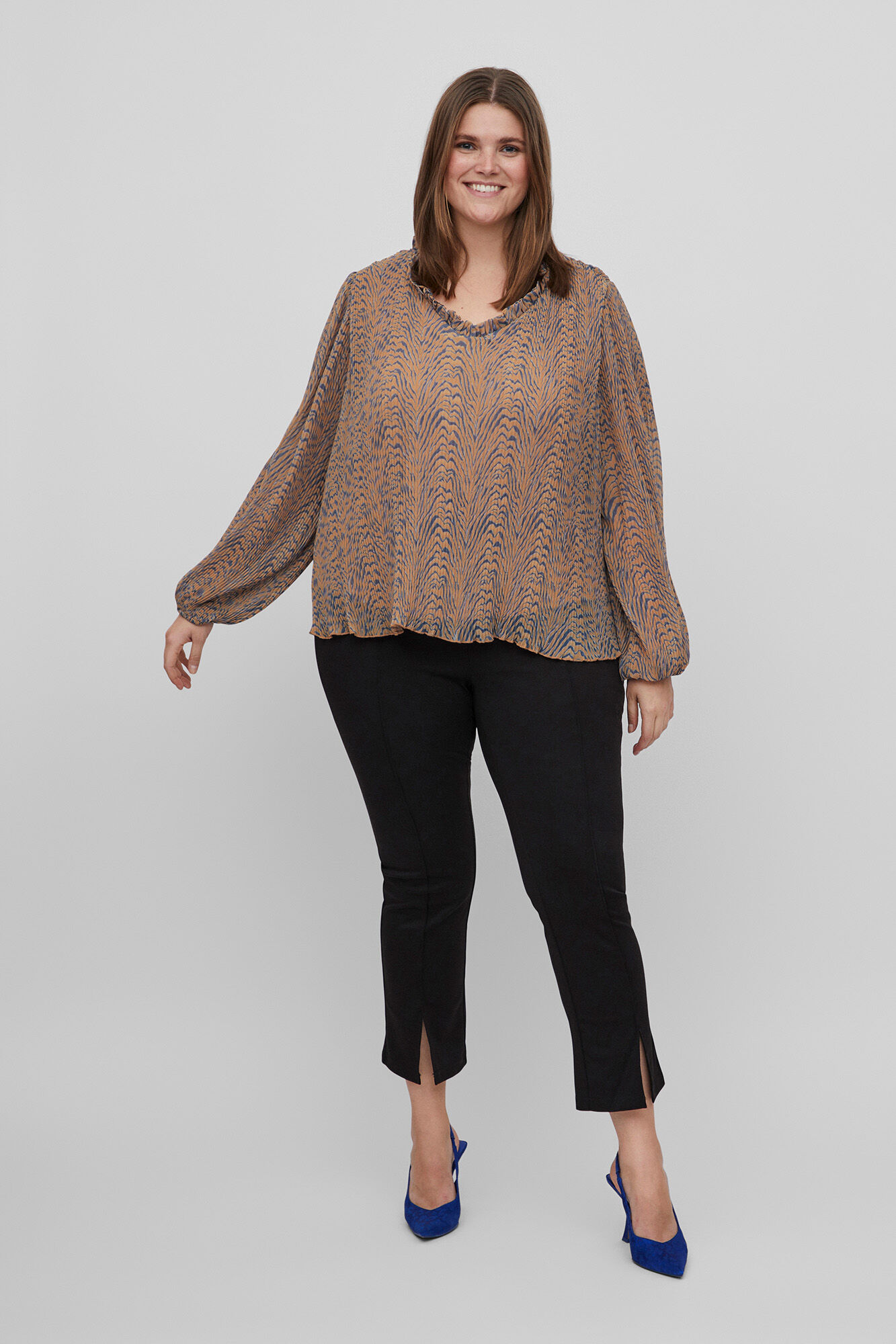 Blusa plisada de Evoked by Vila - Marrón