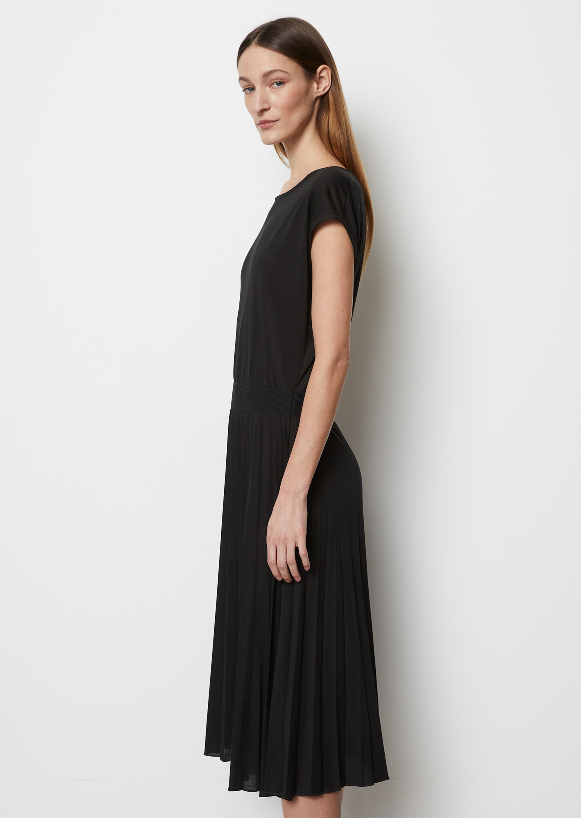 Jerseykleid mit elastischer Taille und plissiertem Rock