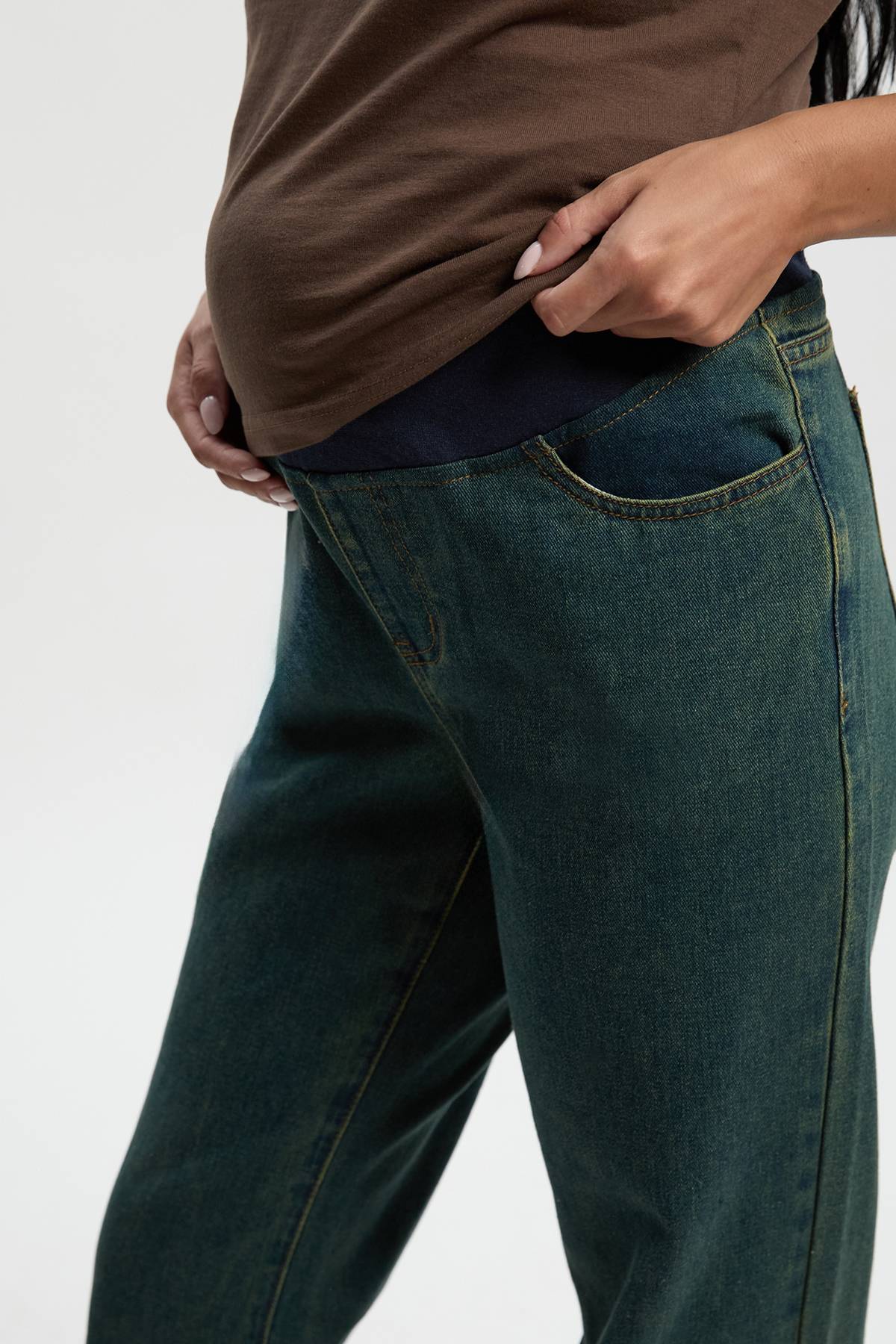 boohoo Jean de Maternité Taille Haute Jambe Droite avec Ourlet Fendu