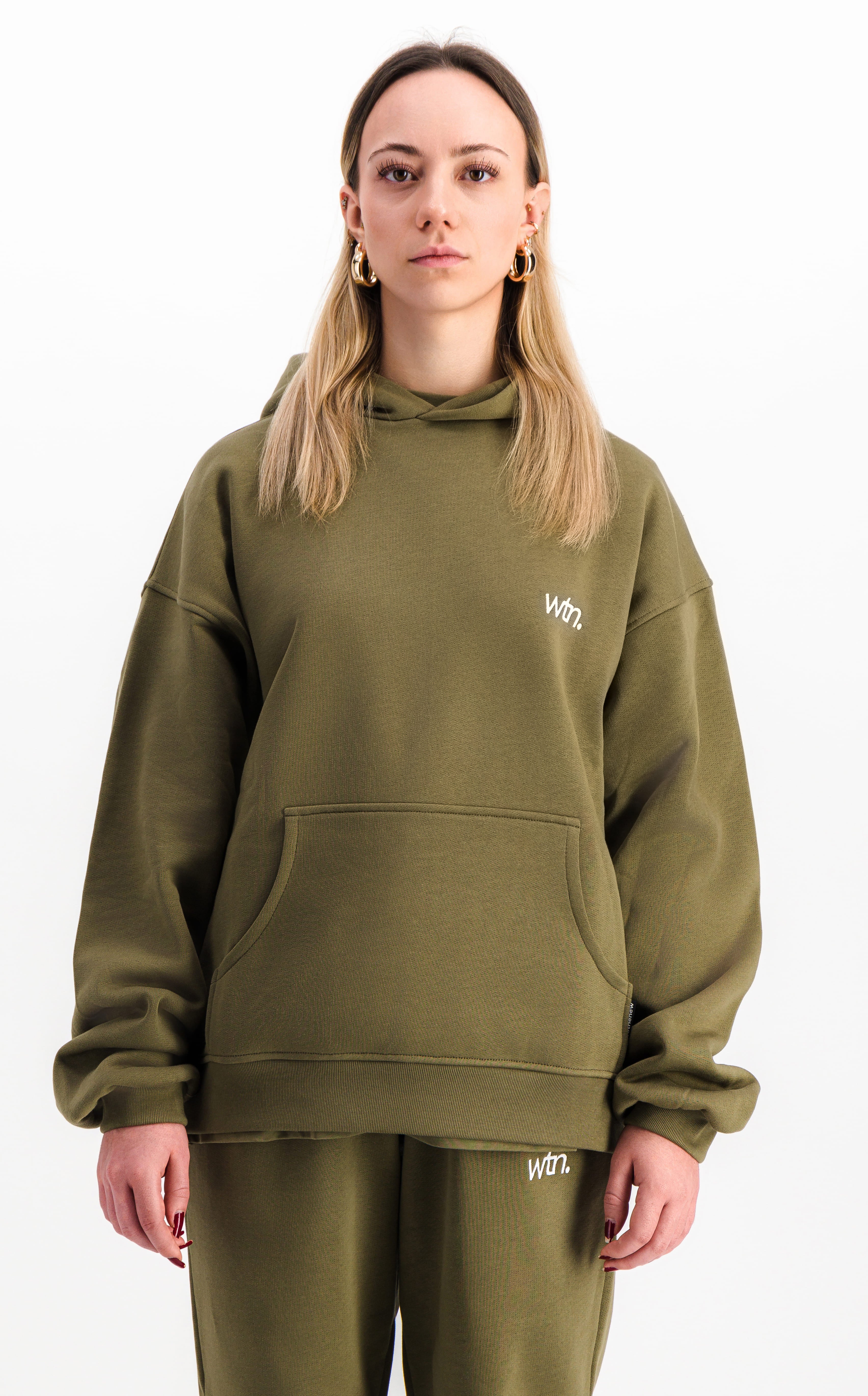 Hoodie L’Uniforme Olive (2023) - 48h Delivery