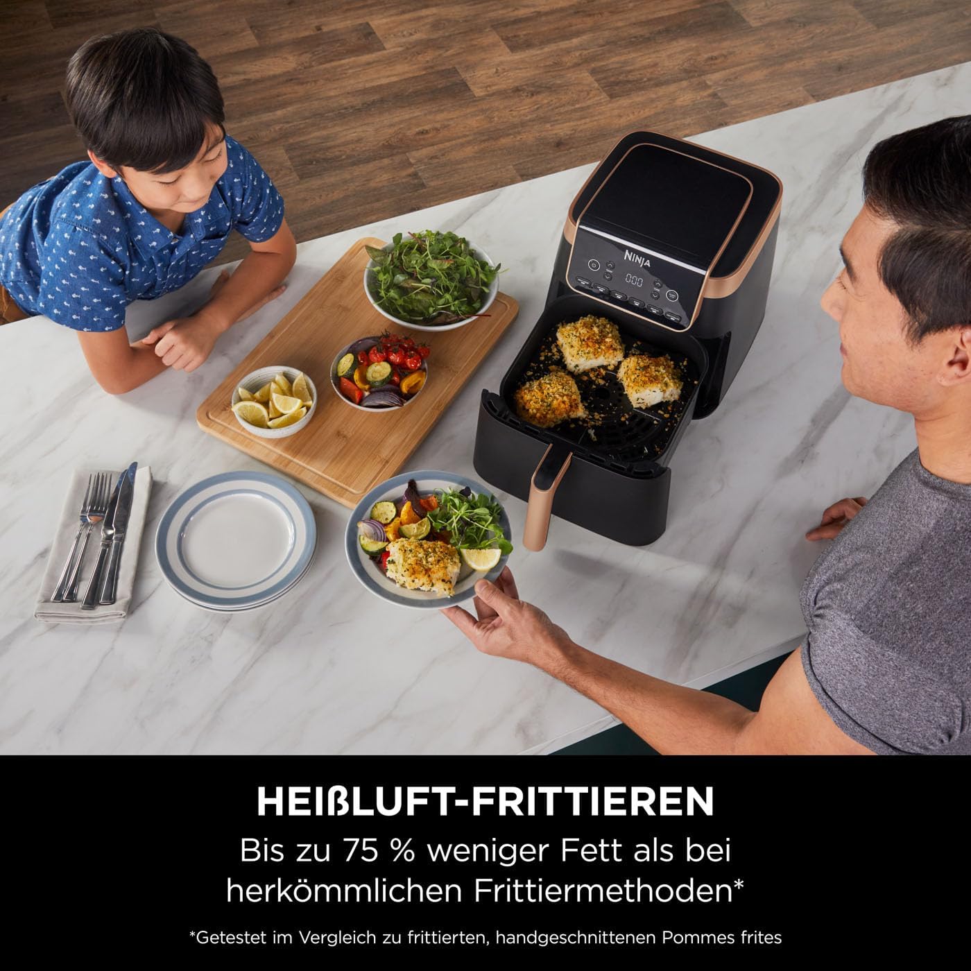 Ninja Heißluftfritteuse MAX PRO, 6,2 L, ölfrei, große Schublade, Rösten, Backen, Air Fry, Antihaftbeschichtet, Spülmaschinenfester Korb & Crisper Gittereinsatz, Silikonzange, Schwarz/Kupfer, AF180EUCP