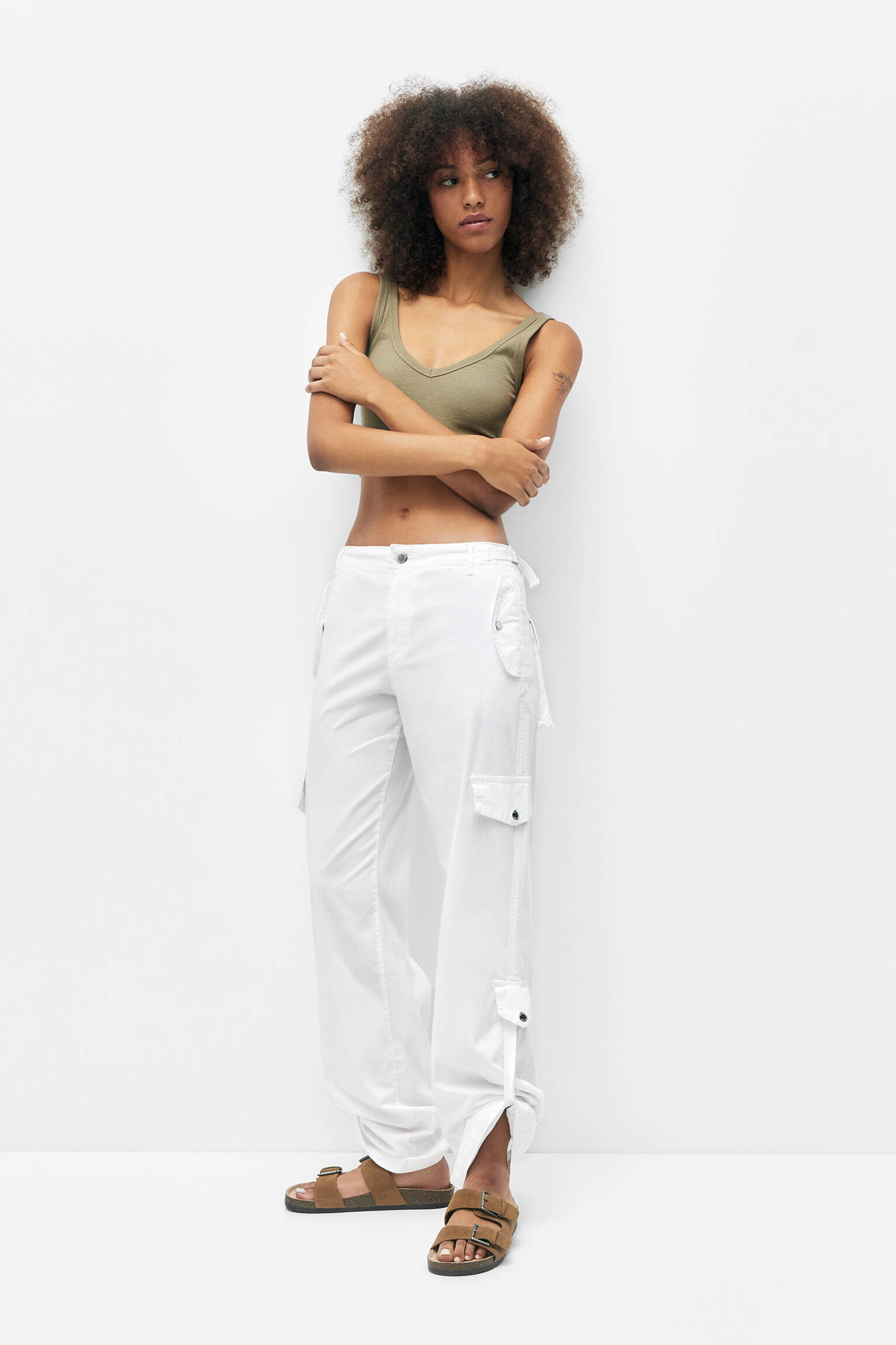 Calça cargo com cintura ajustável - branca