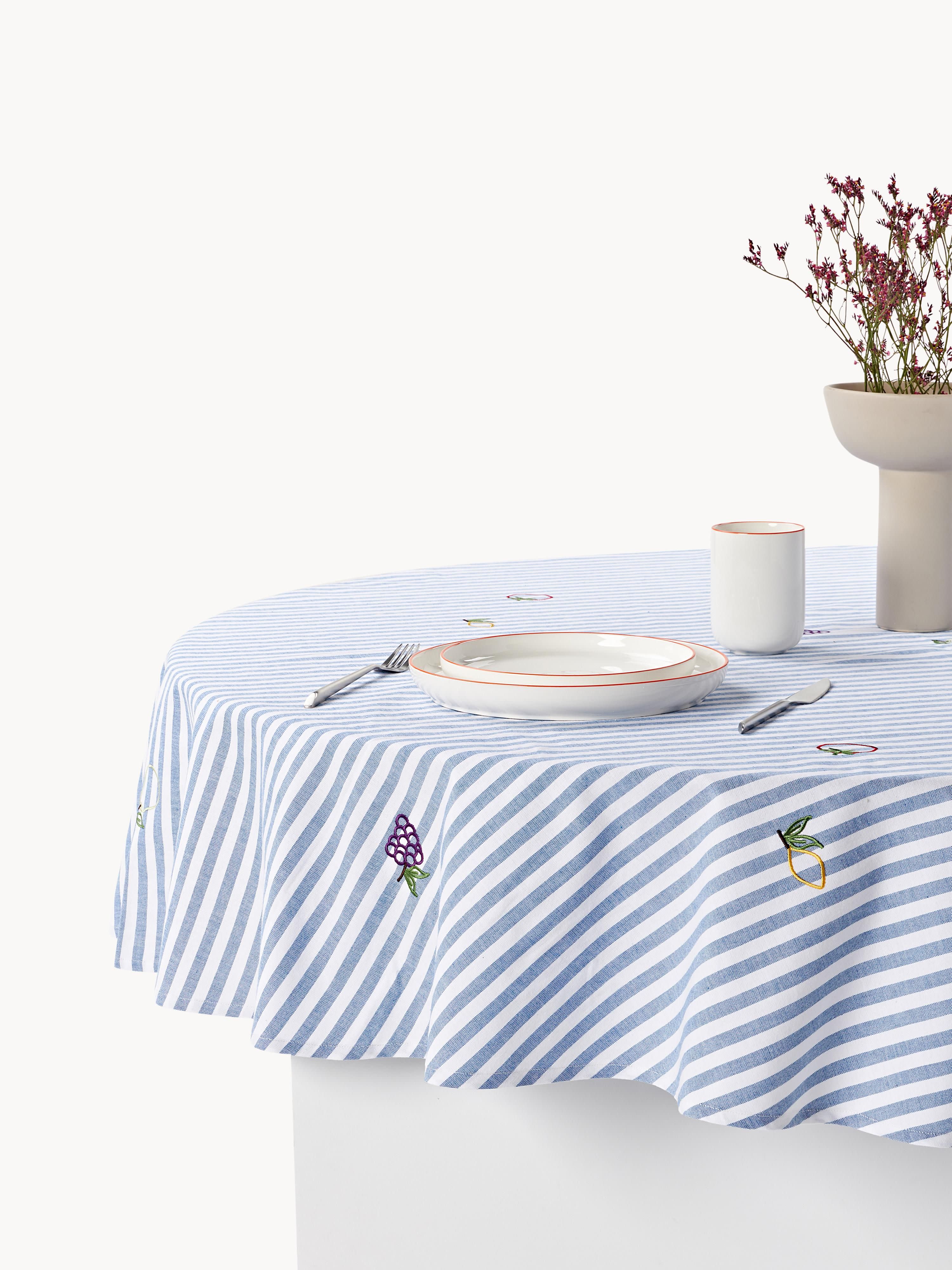 Gestreept rond tafelkleed Melony met geborduurde motieven