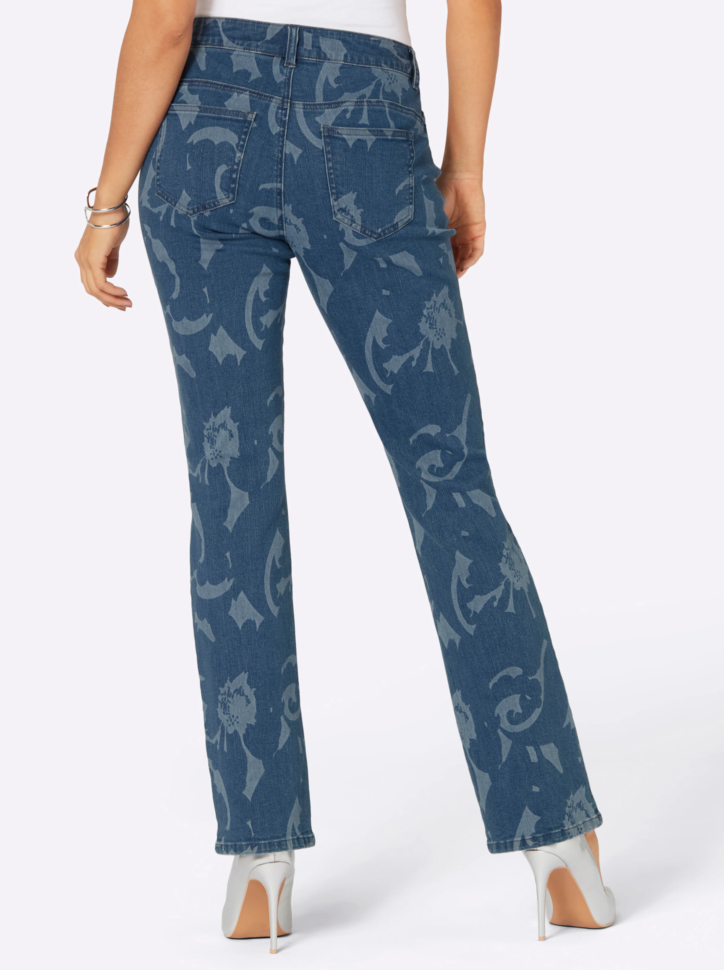 Jeans in blue-bleached