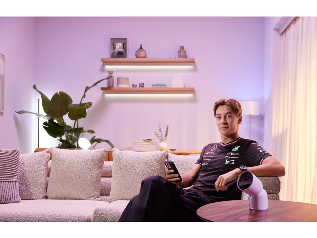 Philips Hue - 2x Secure Kamera Kablet med Bordstativ EU - White - Bundle