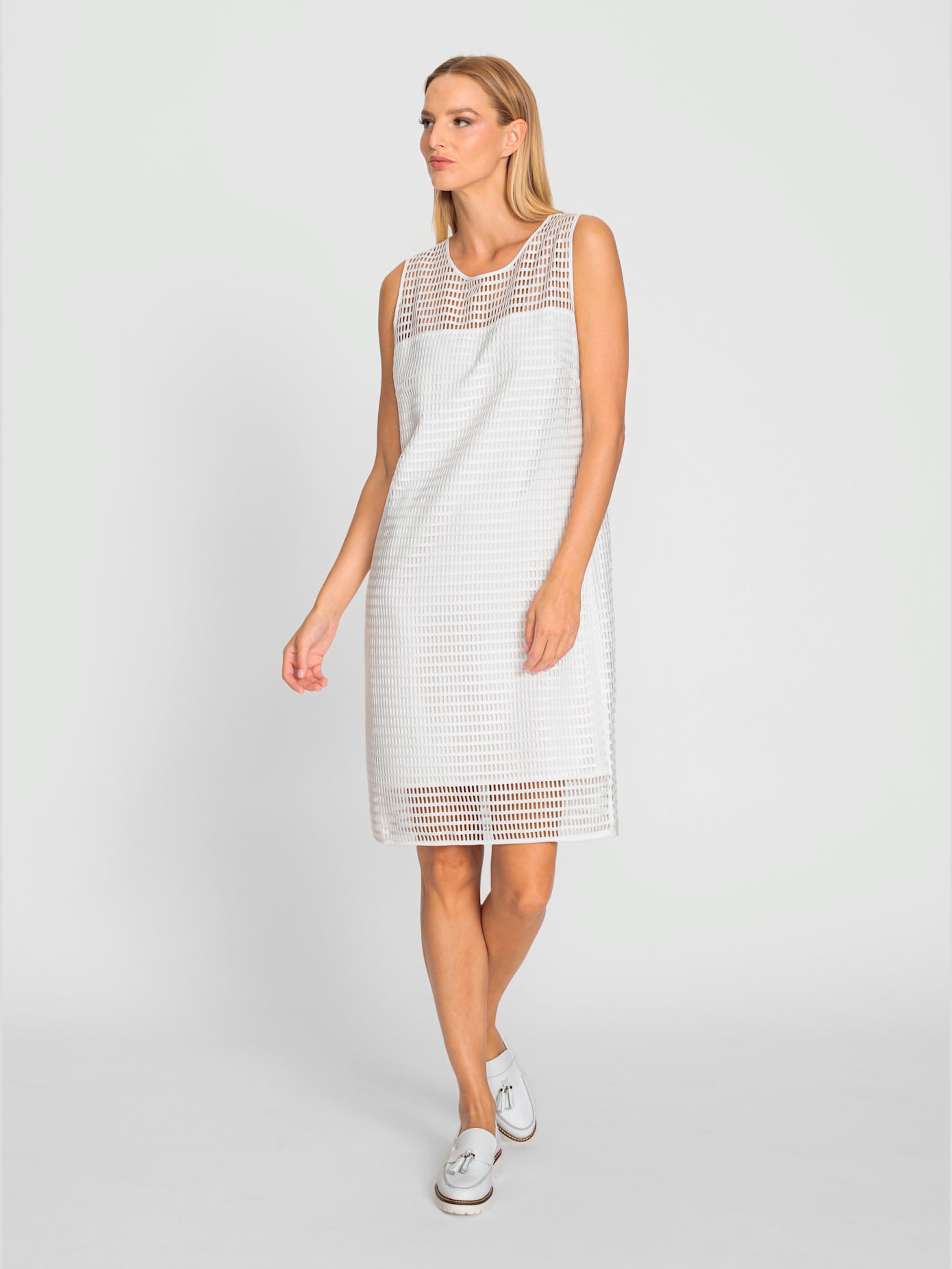 Robe joli motif ajouré