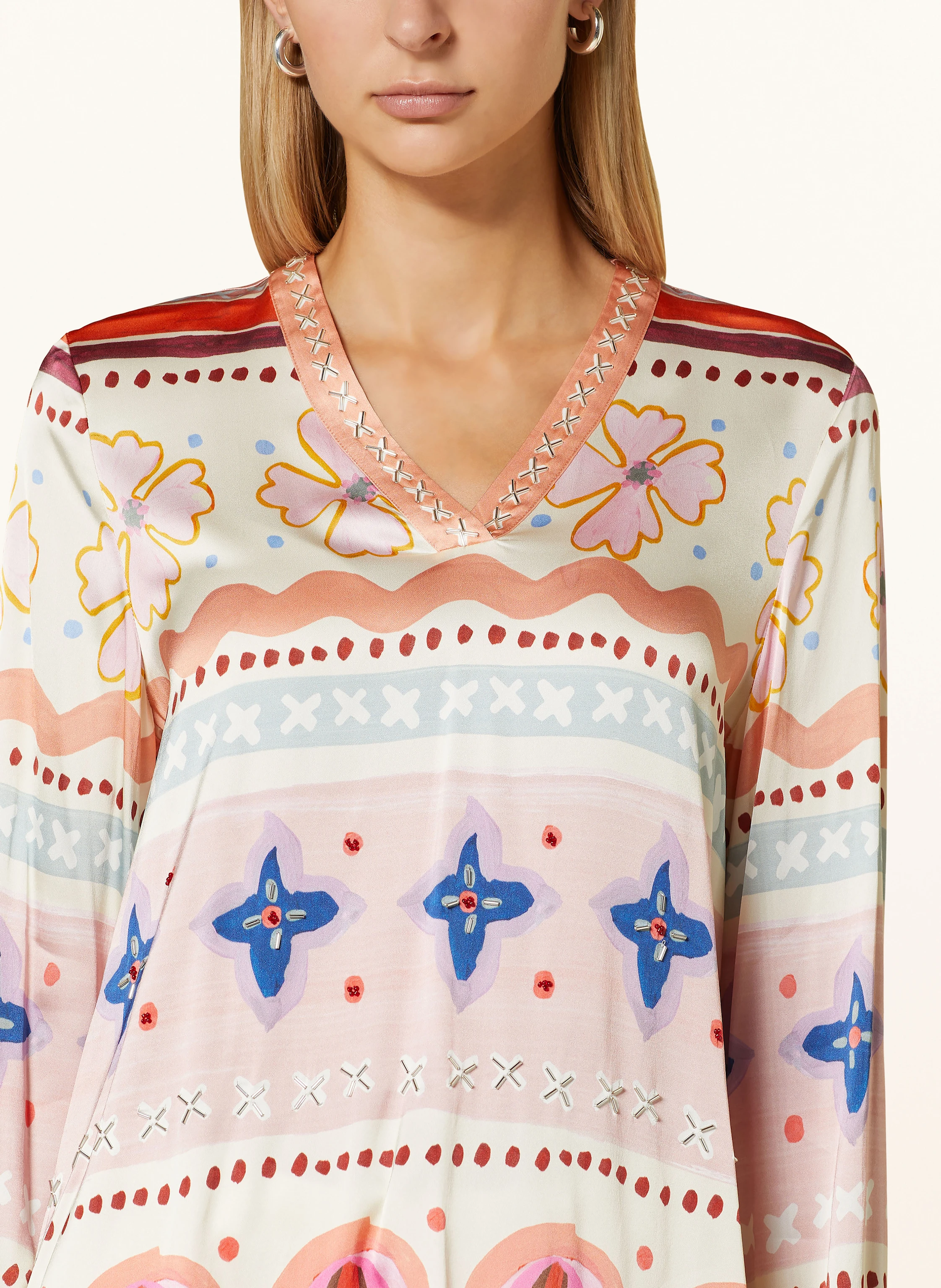 Grace Blusenshirt aus Satin mit Schmucksteinen
