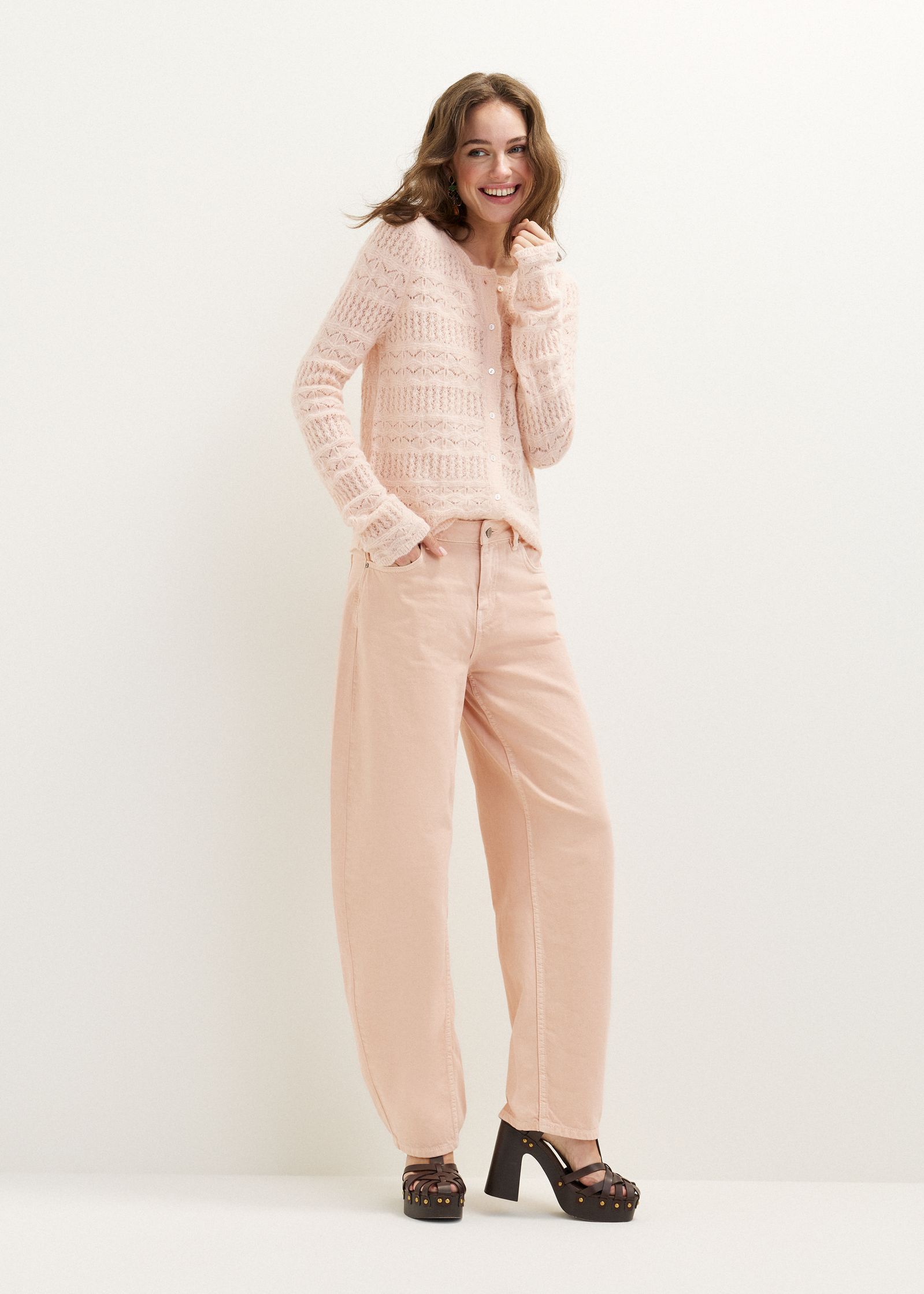 Cara barrel jeans