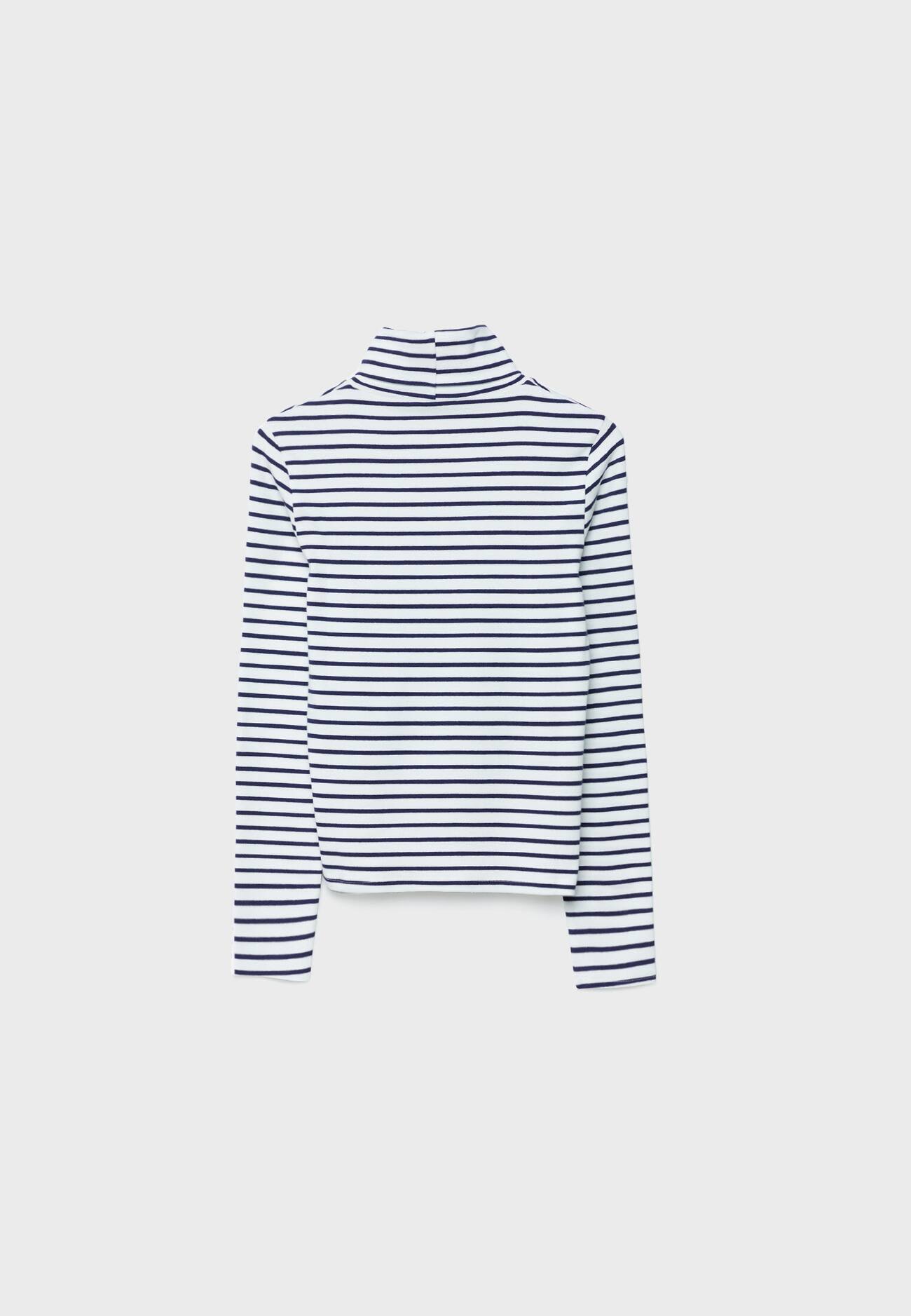 blusa de gola alta listrada