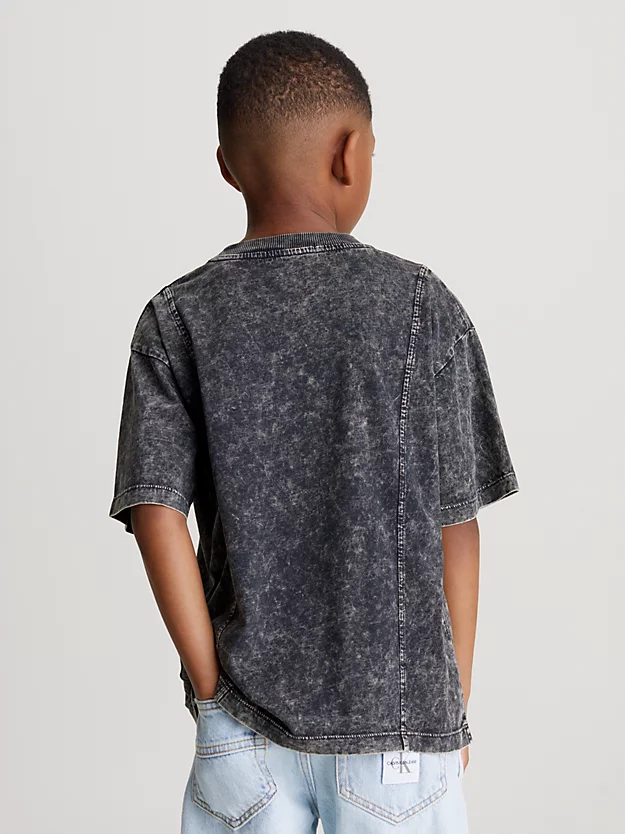 Camiseta de modelagem relaxada com efeito de lavagem ácida.