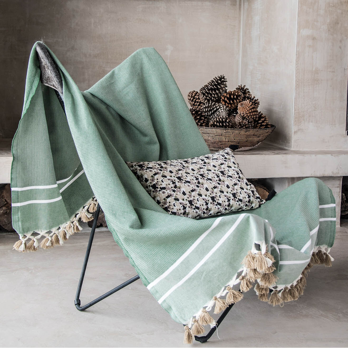 Febronie Plaid Stockholm Chevron Pompon Losange vert kaki