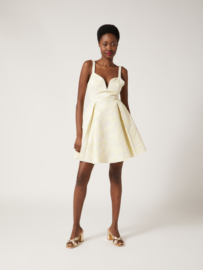Robe structurée col v