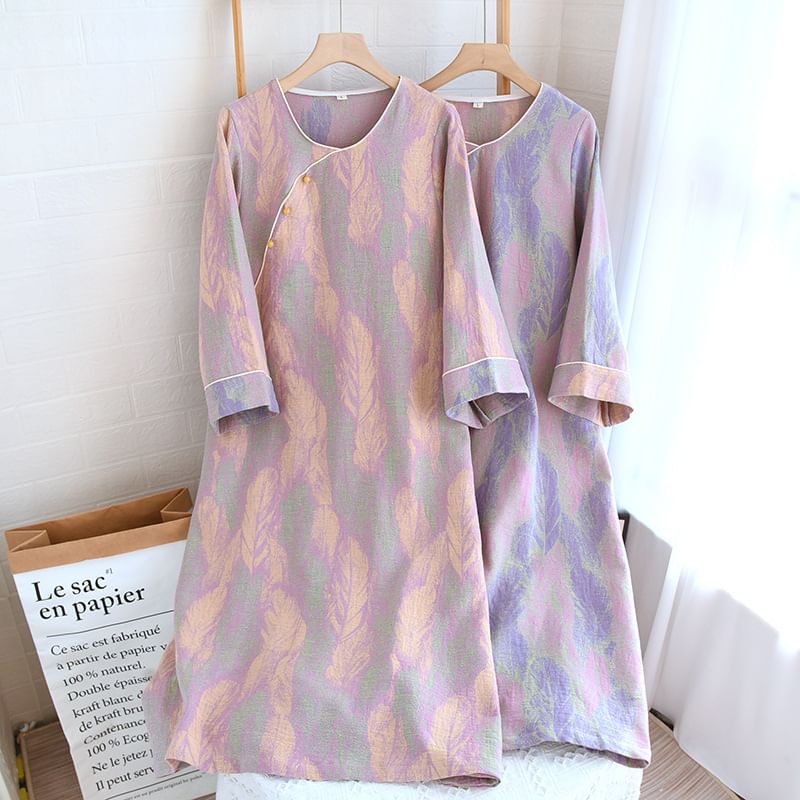 Somnus - Asymmetrische midi-slaapjurk met lange mouwen en print en knopen