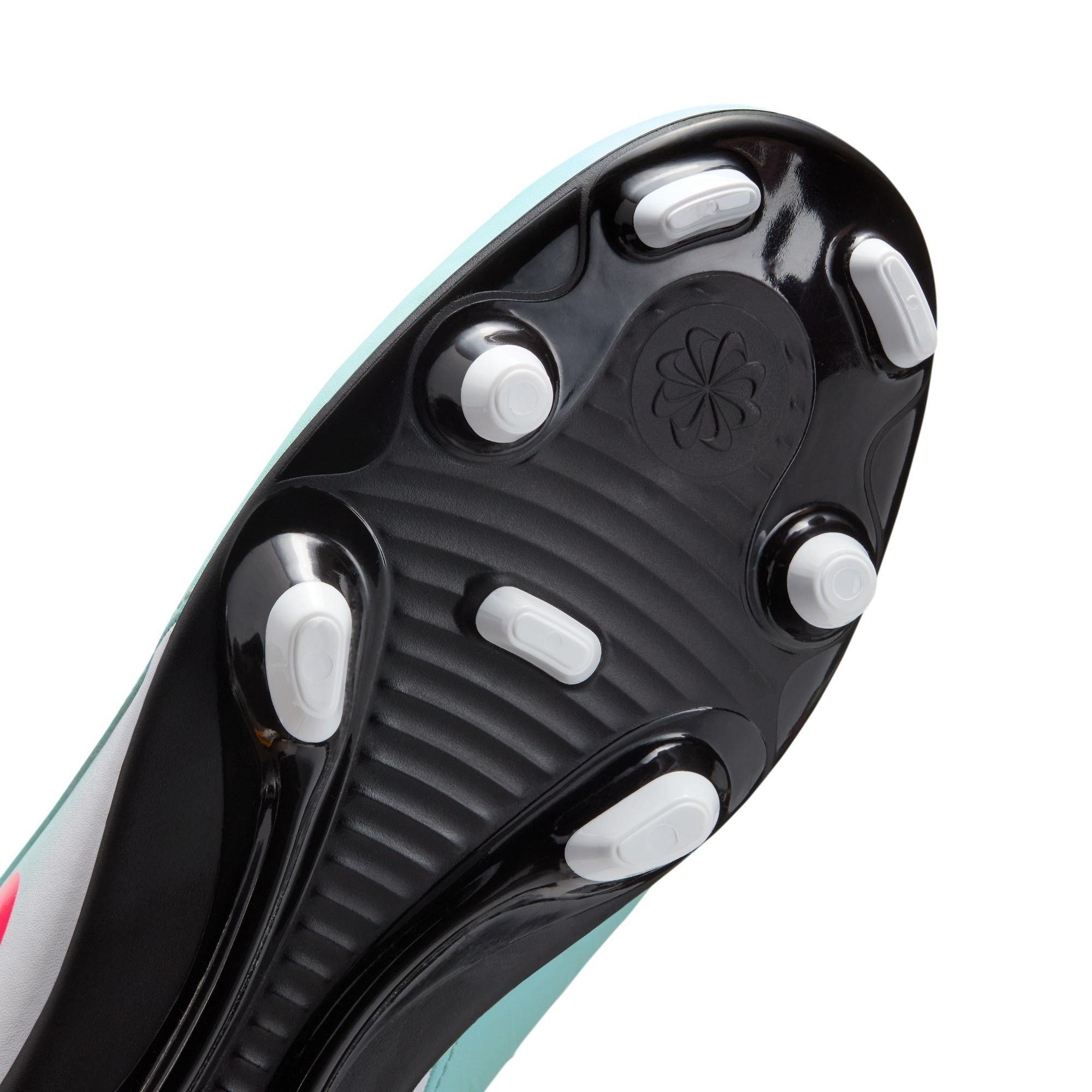 Nike Phantom Luna II Club Firm Ground Football Boots