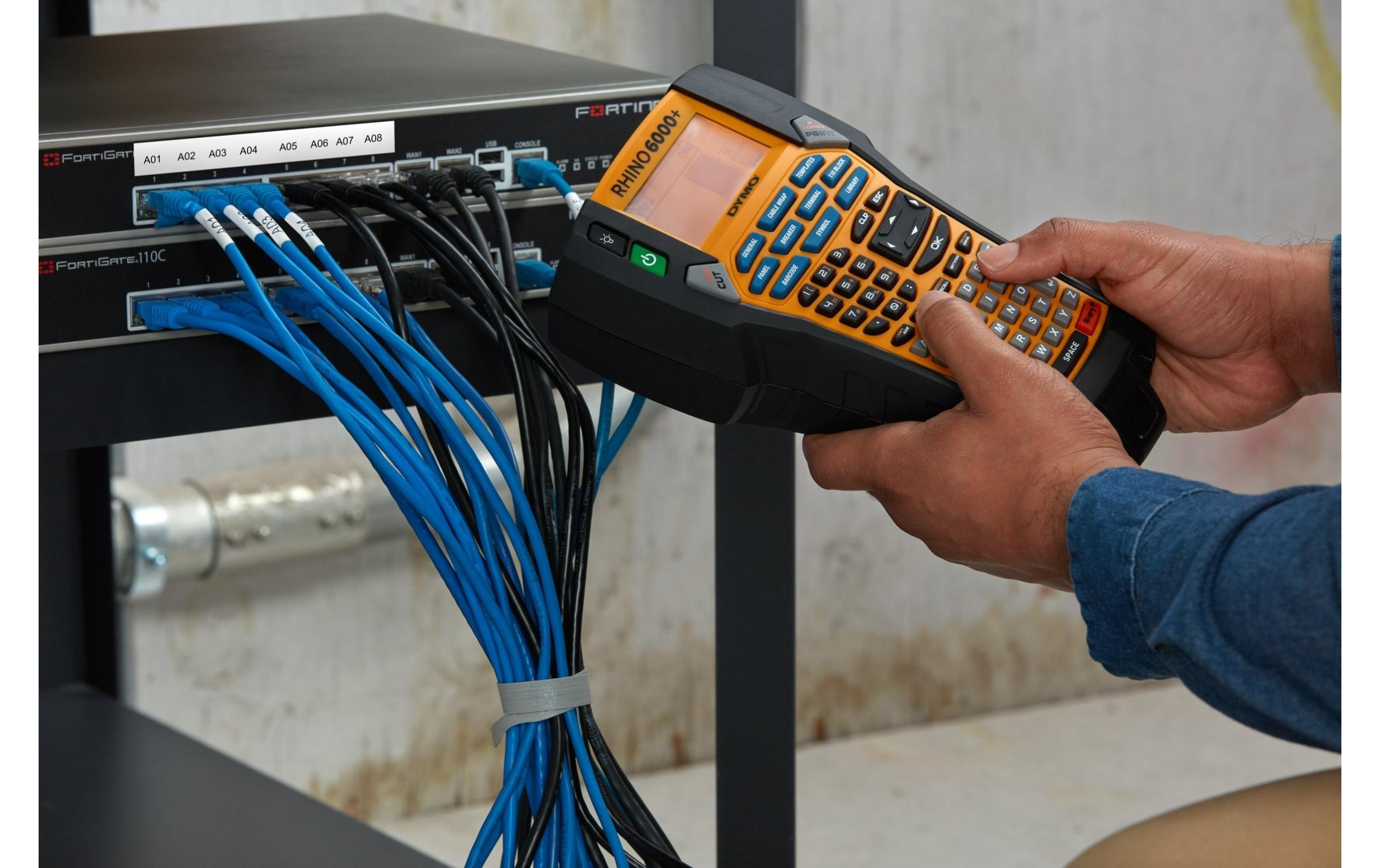 Etikettendrucker Rhino 6000+ Kofferset<br>Industrielles Beschriftungsgerät mit Zubehör und Hartschalenkoffer