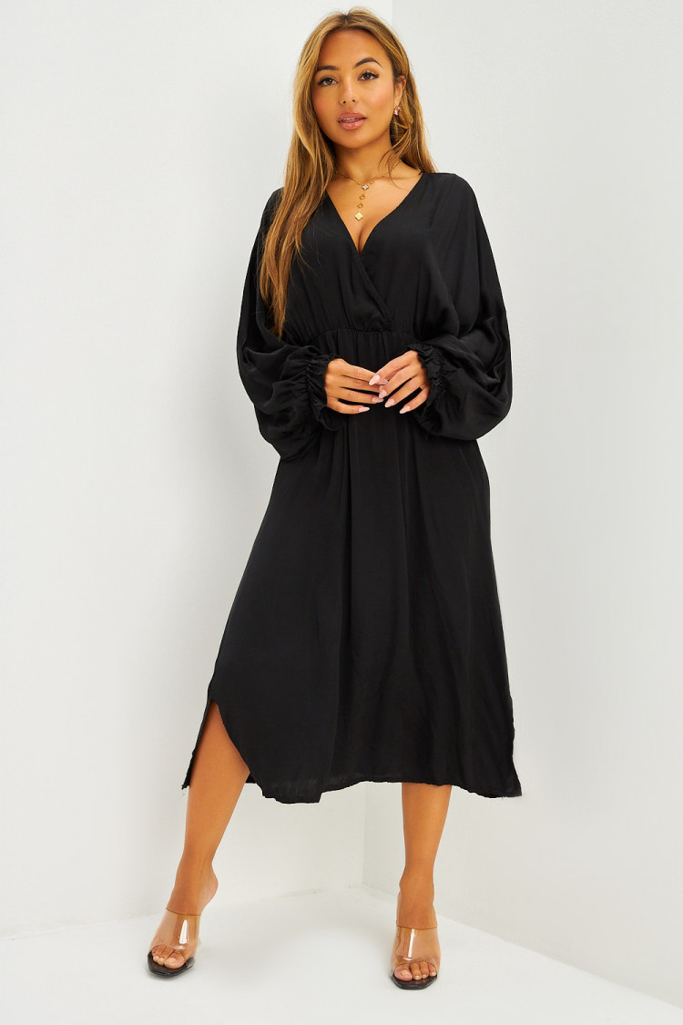 Robe longue satinée cintrée noire