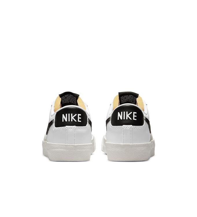 Nike Women Blazer Low '77 Sneakers