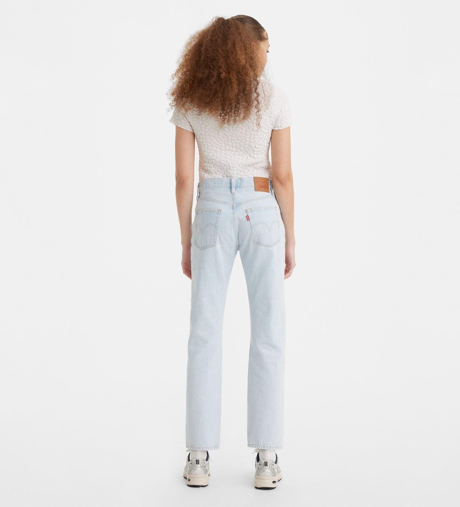 Calça jeans Levi's 501 feminina, cor índigo claro.