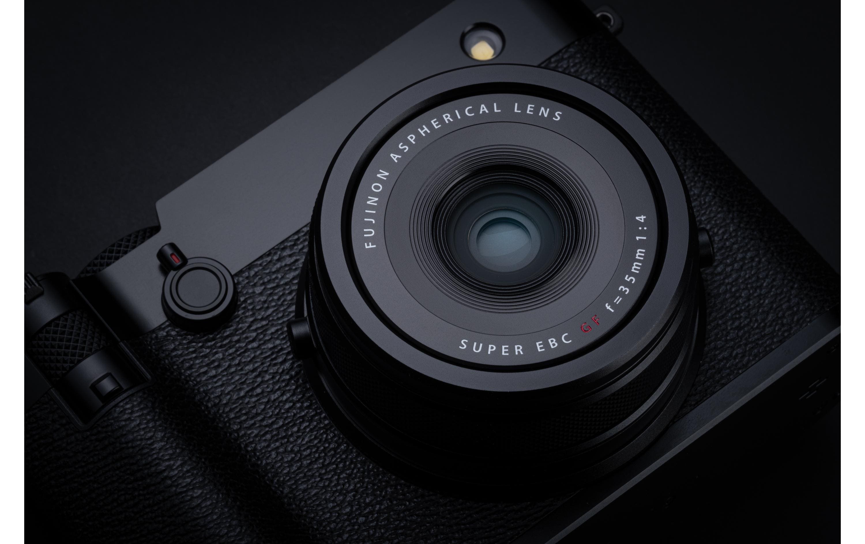 Fotokamera GFX 100RF Schwarz<br>GFX-Kamera mit fest verbautem Objektiv und bringt die Mittelformat-Bildqualität in ein ultrakompaktes Design