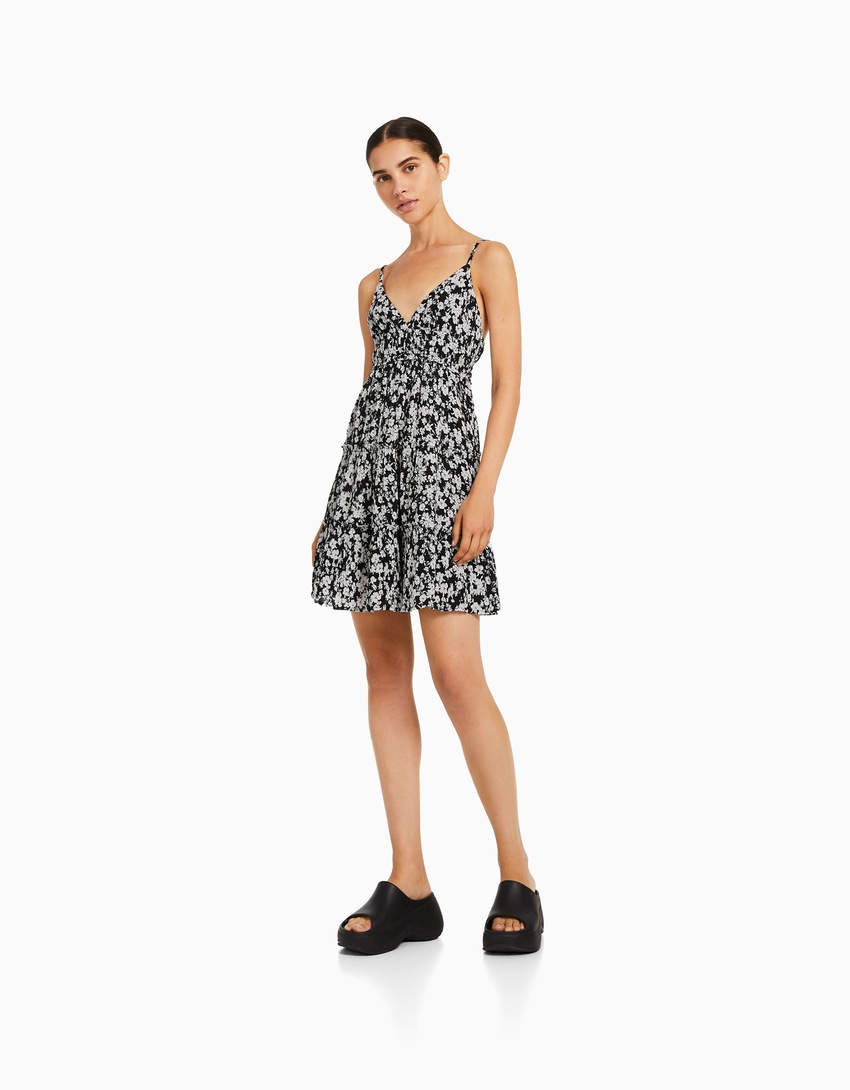 Mini vestido com alças franzidas