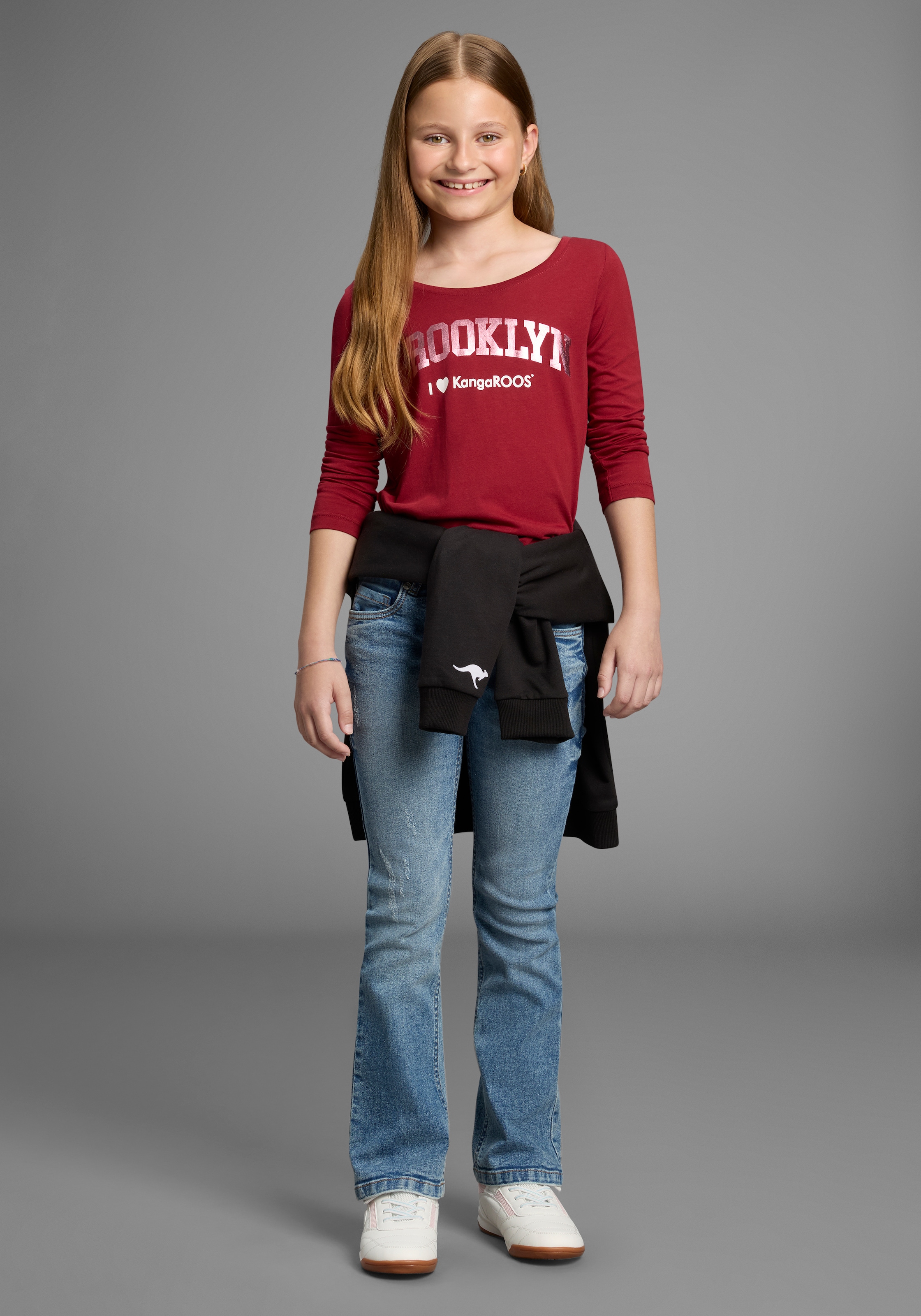KangaROOS Langarmshirt »Shirt mit BROOKLYN Print«, Trendiger Frontprint, U-Boot Ausschnitt