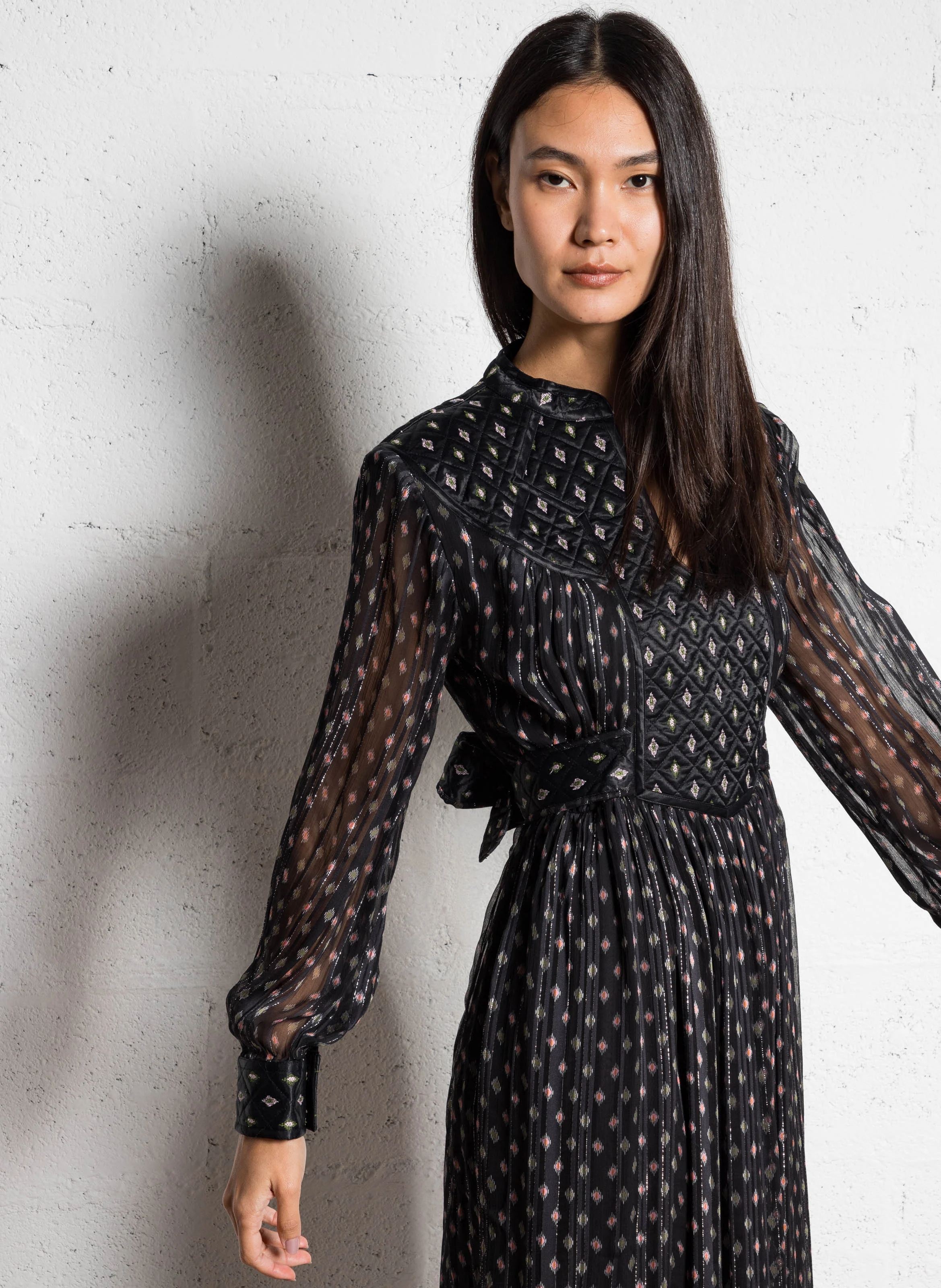 RONNI - Robe longue matelassée à motifs | Noir