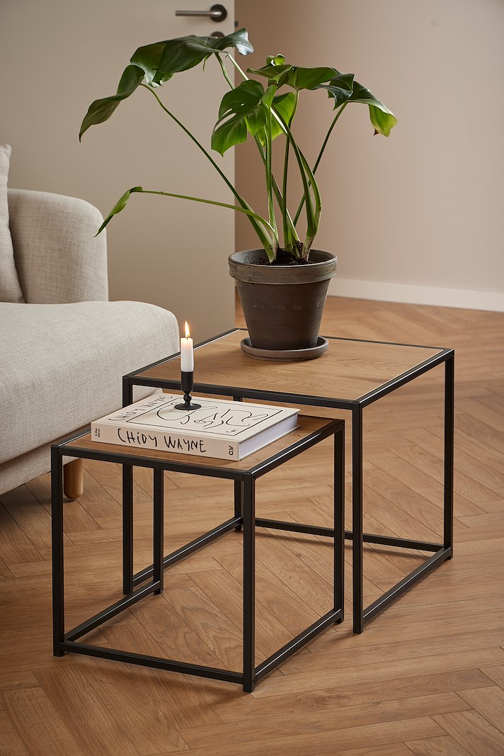 Seaford settbord Vill eik foliert med sort metall understell. Sett av 2 bord