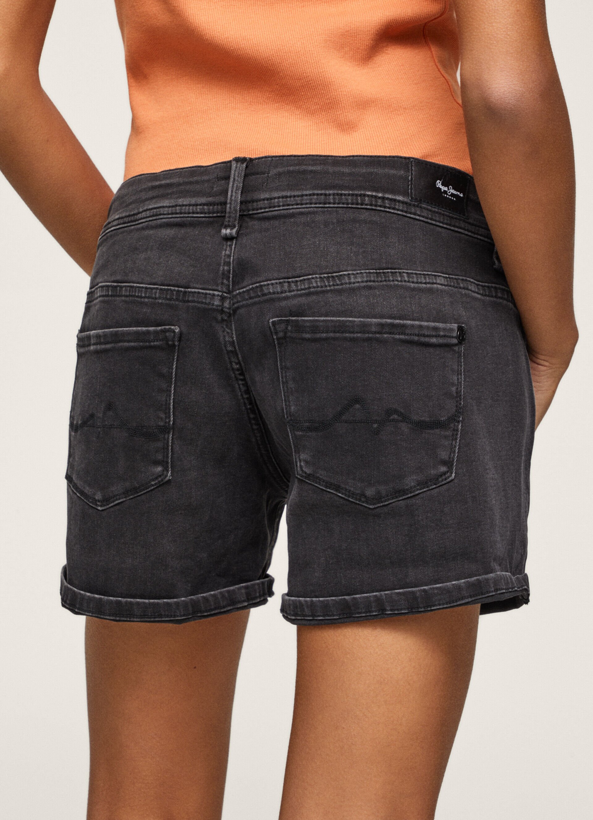 CALÇA JEANS CURTA CORTE REGULAR - jeans