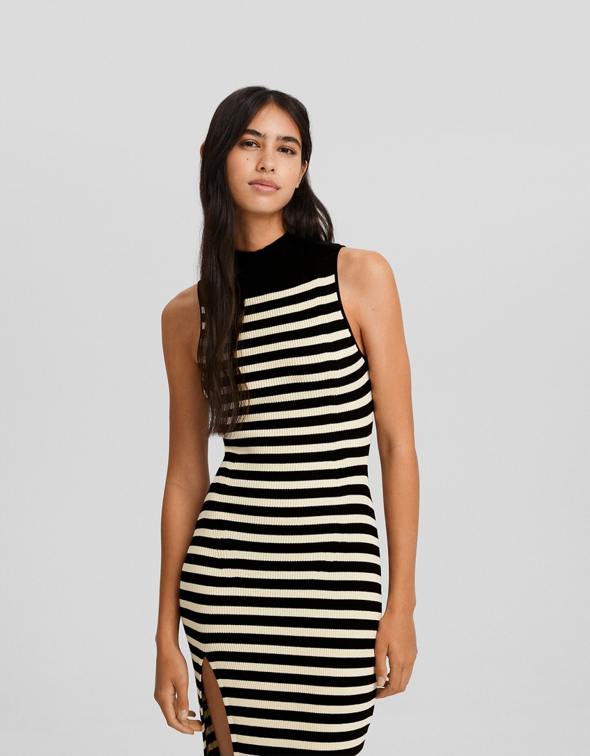 Vestido midi de malha sem mangas com gola alta
