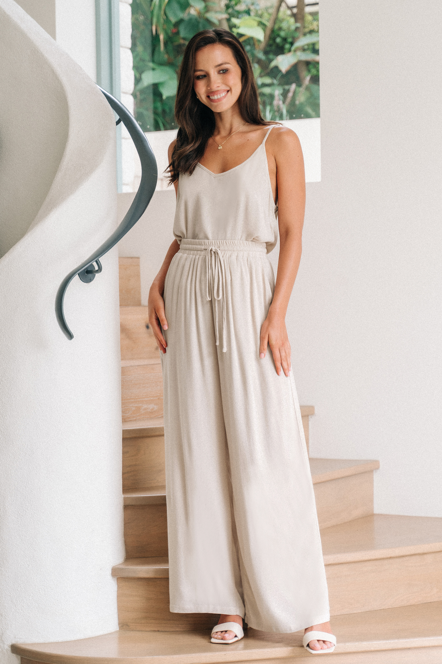 Débardeur à col en V et pantalon beige