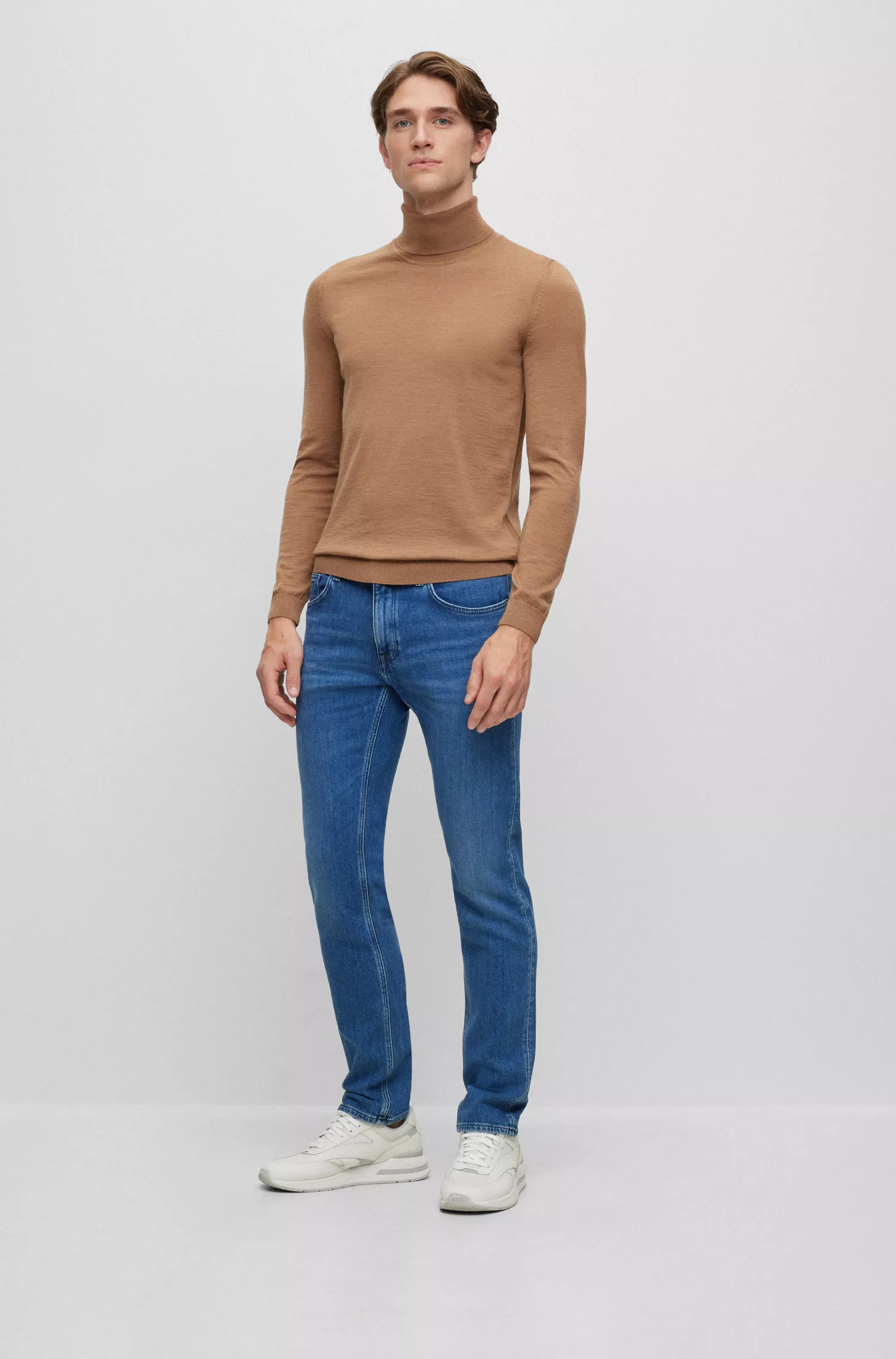 Calça jeans BOSS preta, corte regular, em denim azul confortável e elástico.
