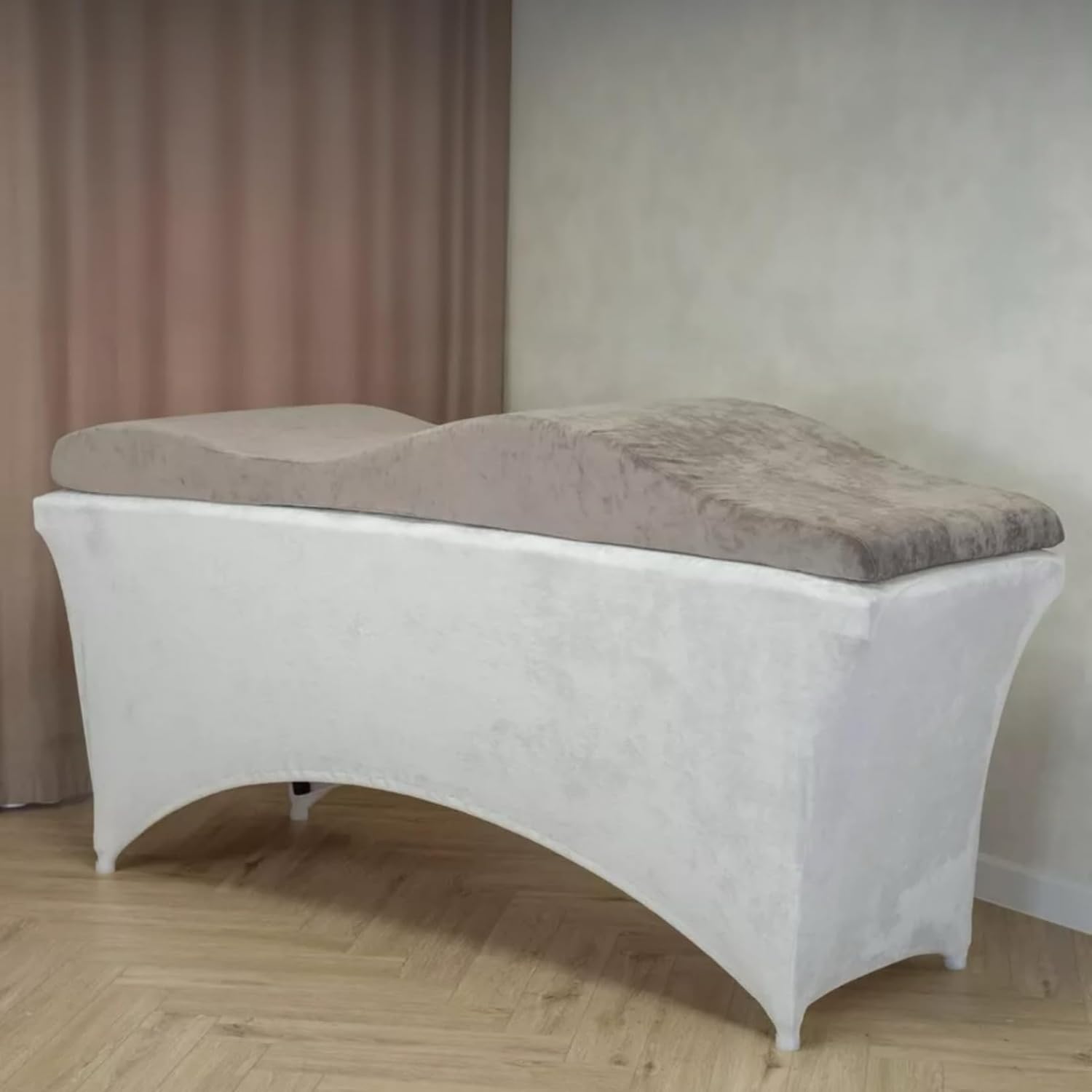 Wave Matratze (Curved Topper) mit Memory Foam 180x60 für Kosmetikliege, Massageliege, mit Bezug aus Velours | für Wimpernverlängerungen, PMU - Hellbraun