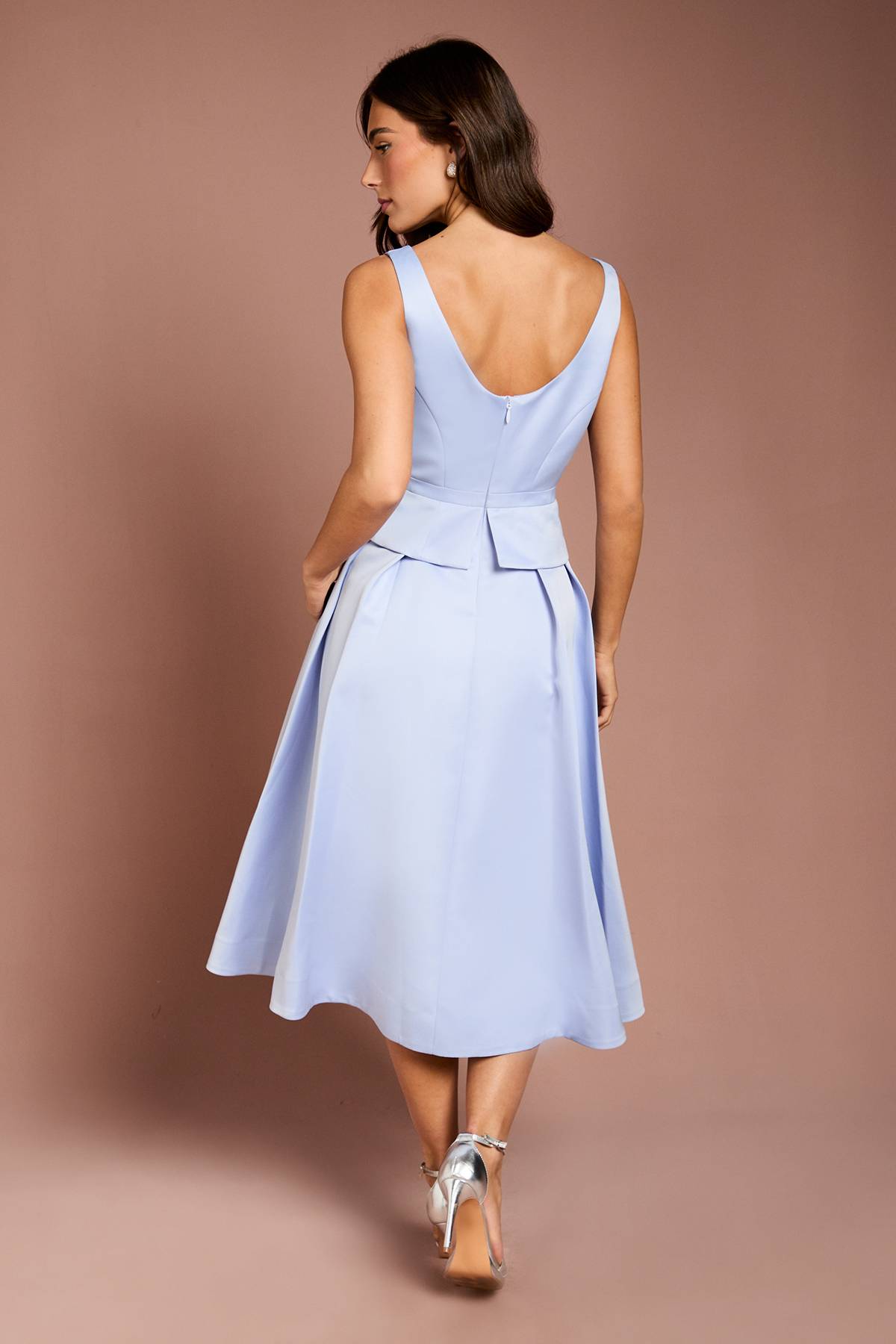 Coast Robe Mi-Longue à Basque Plissée en Satin Structuré Lisa Tan