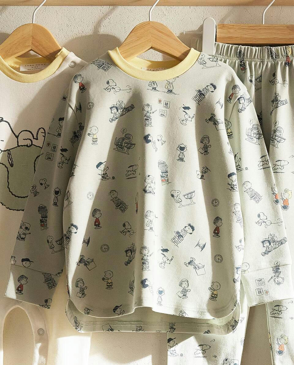 Pijama infantil de algodão com detalhes em amendoim.