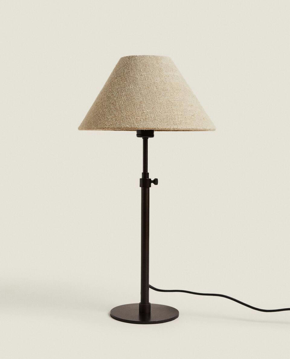 LUMINÁRIA COM BASE DE METAL E CÚPULA DE LINHO