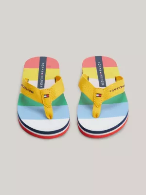 Chinelo com logotipo multicolorido