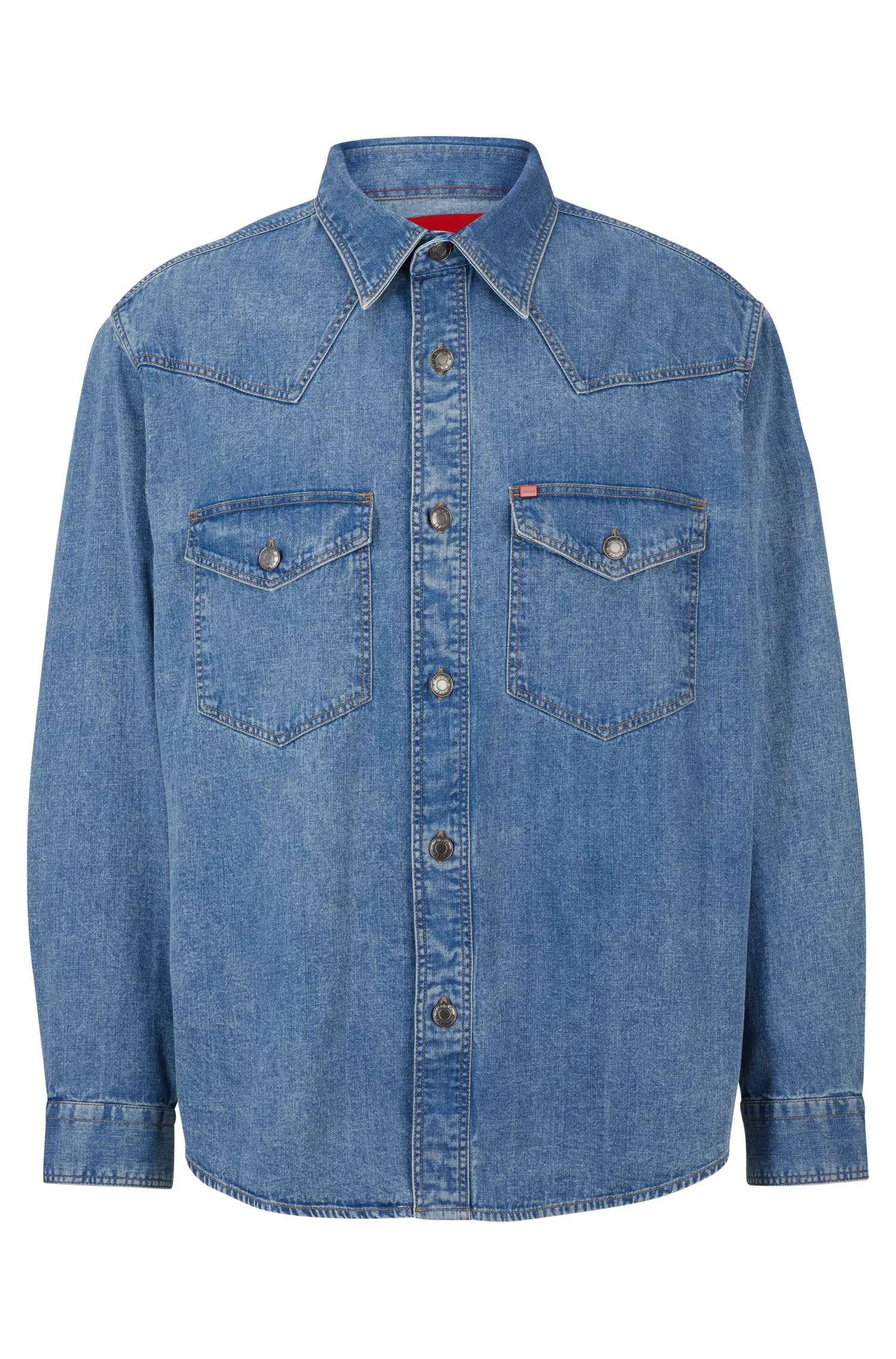 Camisa jeans HUGO vermelha, de modelagem oversized, com bolsos de aba no peito.