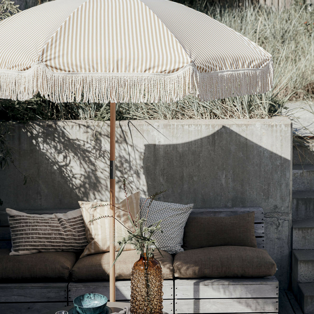 Parasol de plage umbra couleur sable