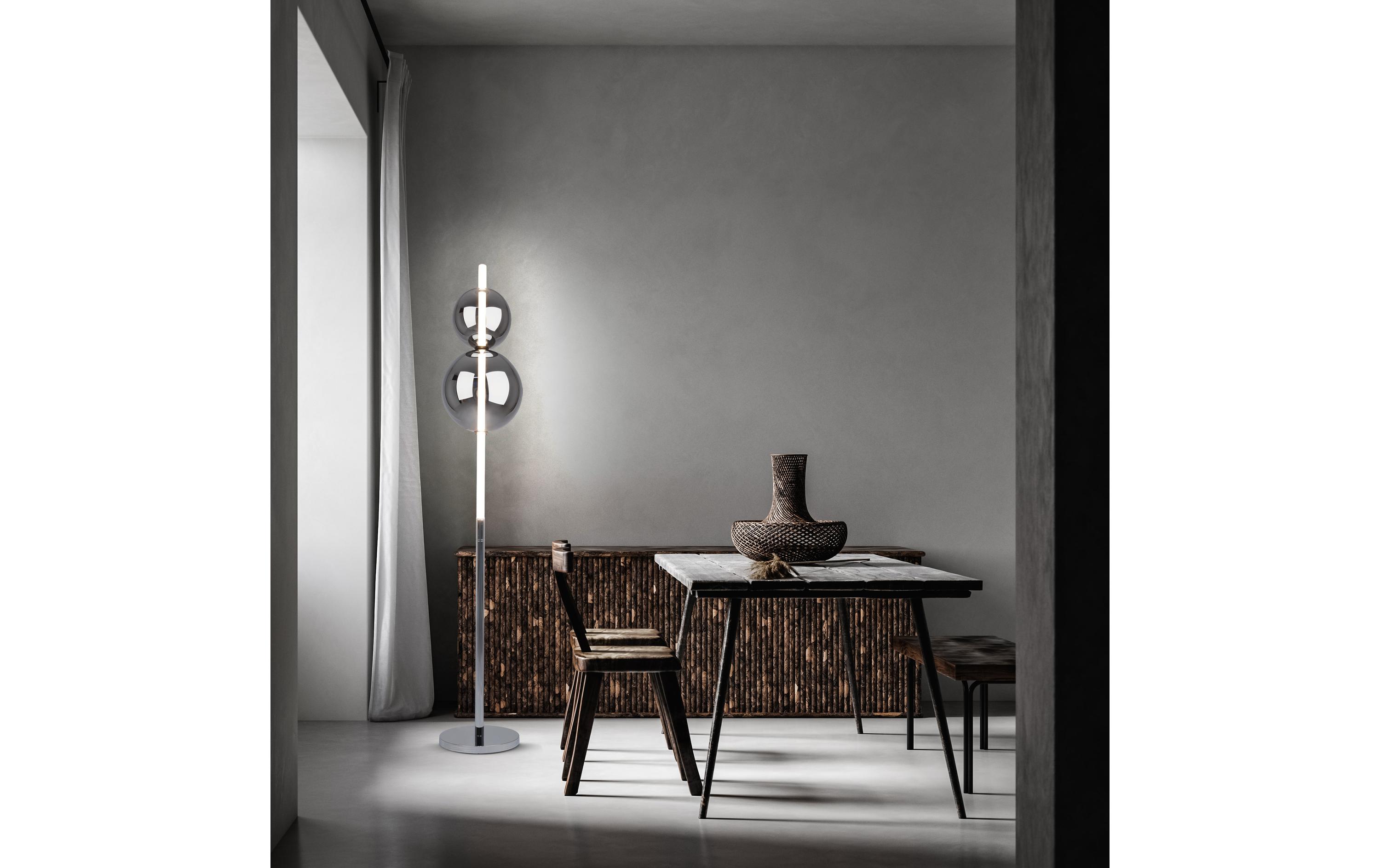 Stehleuchte LED «NOVA» Chrom<br>Dimmbare Stehlampe aus Metall und Glas mit zwei Kugel