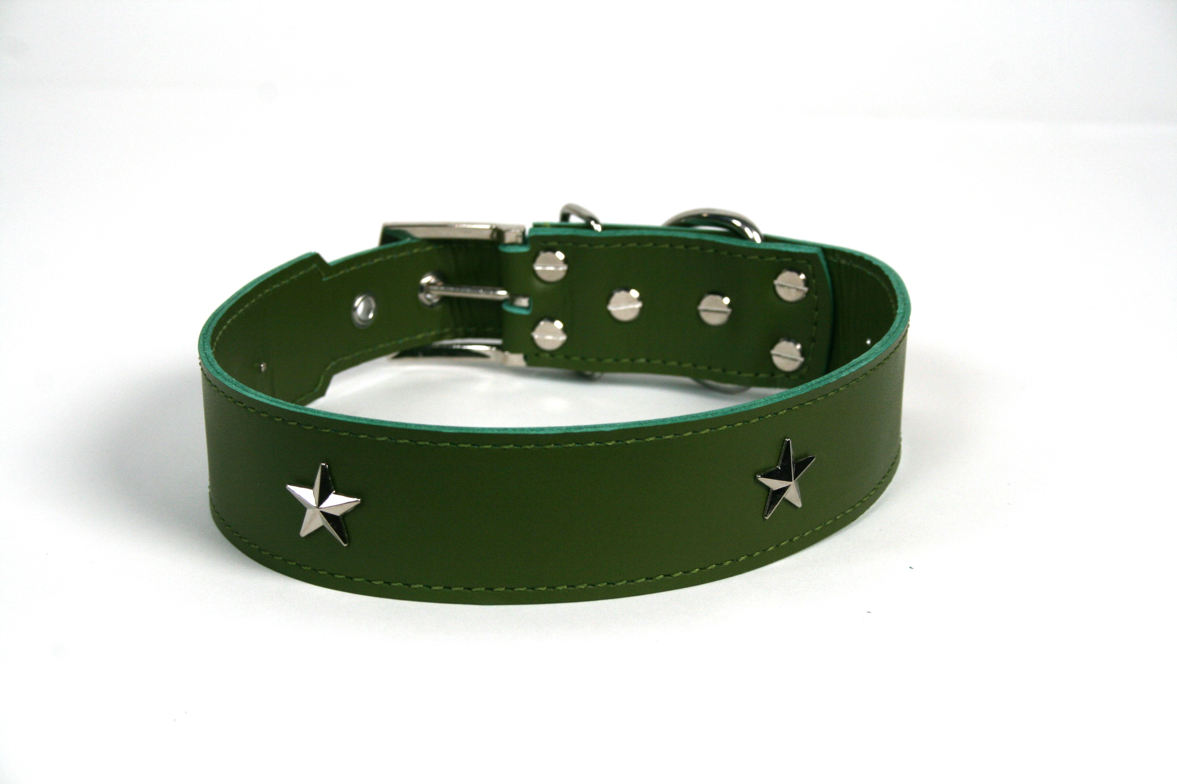 Colar de couro verde com estrela