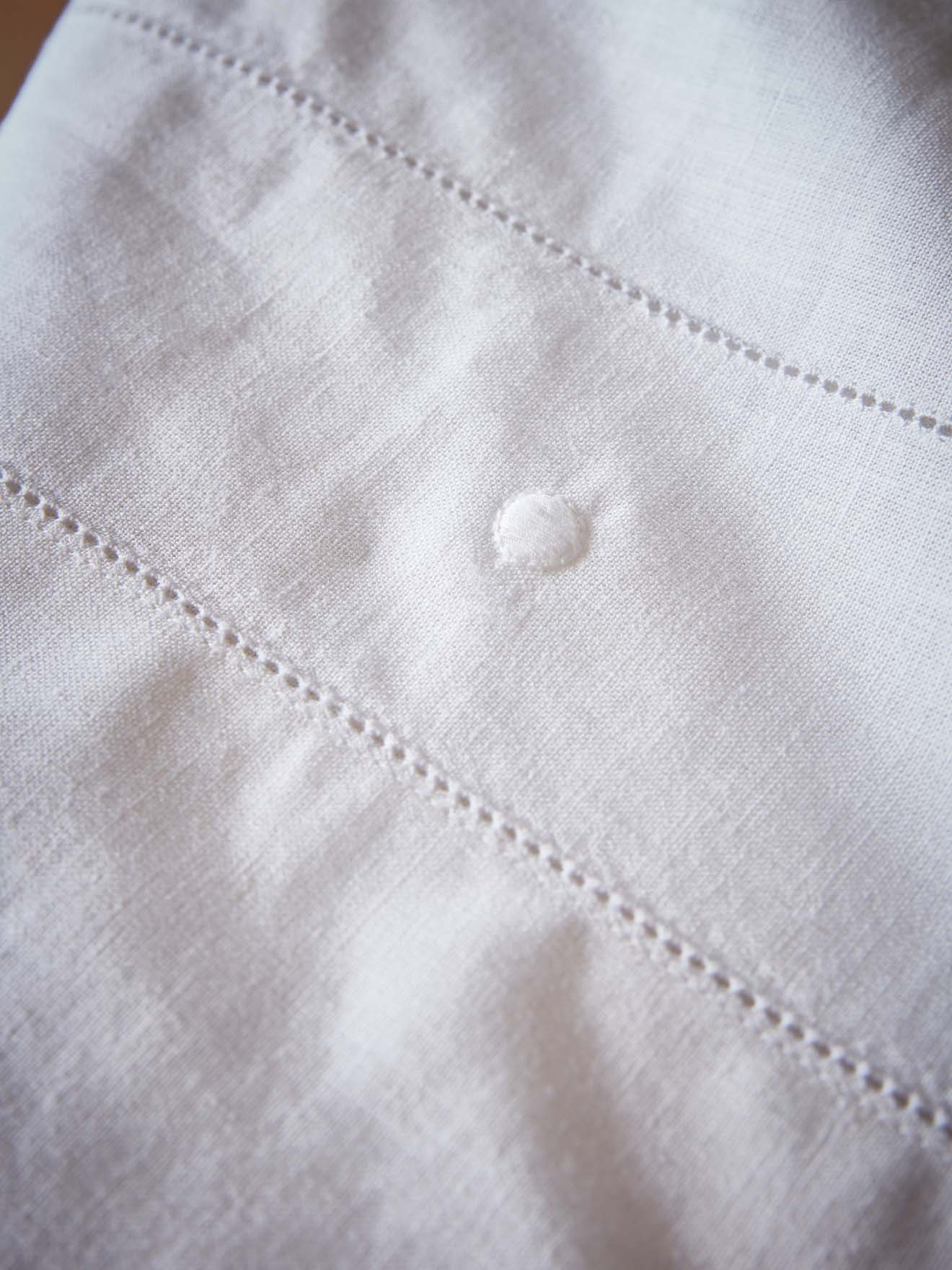 Nappe coton/lin à pois brodés