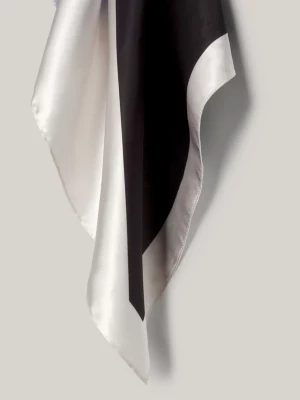 Lenço quadrado de cetim com estampa chevron