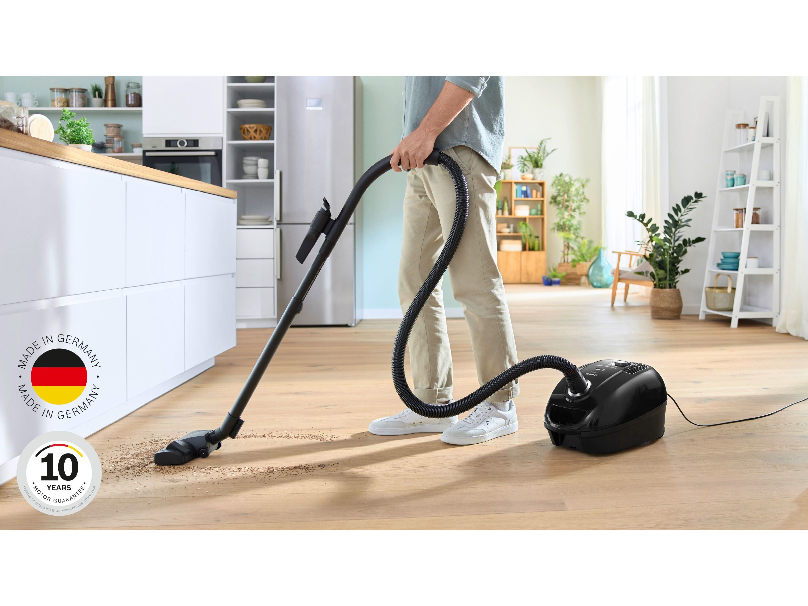 ASPIRADOR COM SACO BOSCH BGB38BA3T SÉRIE 4 PRETO