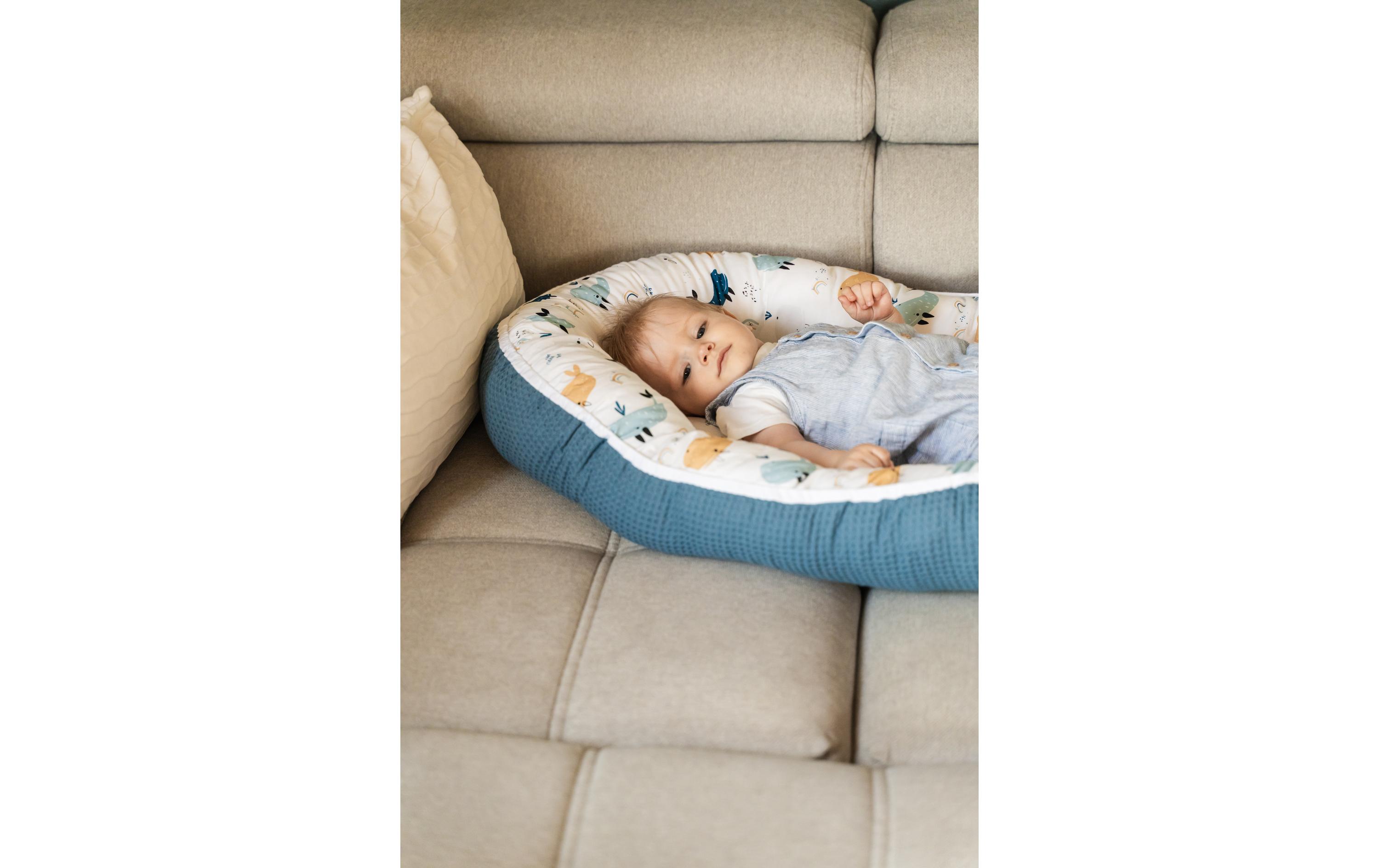 Babynest Cocoon Waffel-Motiv Blau Wale 55 x 95 cmGemütliches Babynest für Neugeborene, 100% Oekotex, Made in EU
