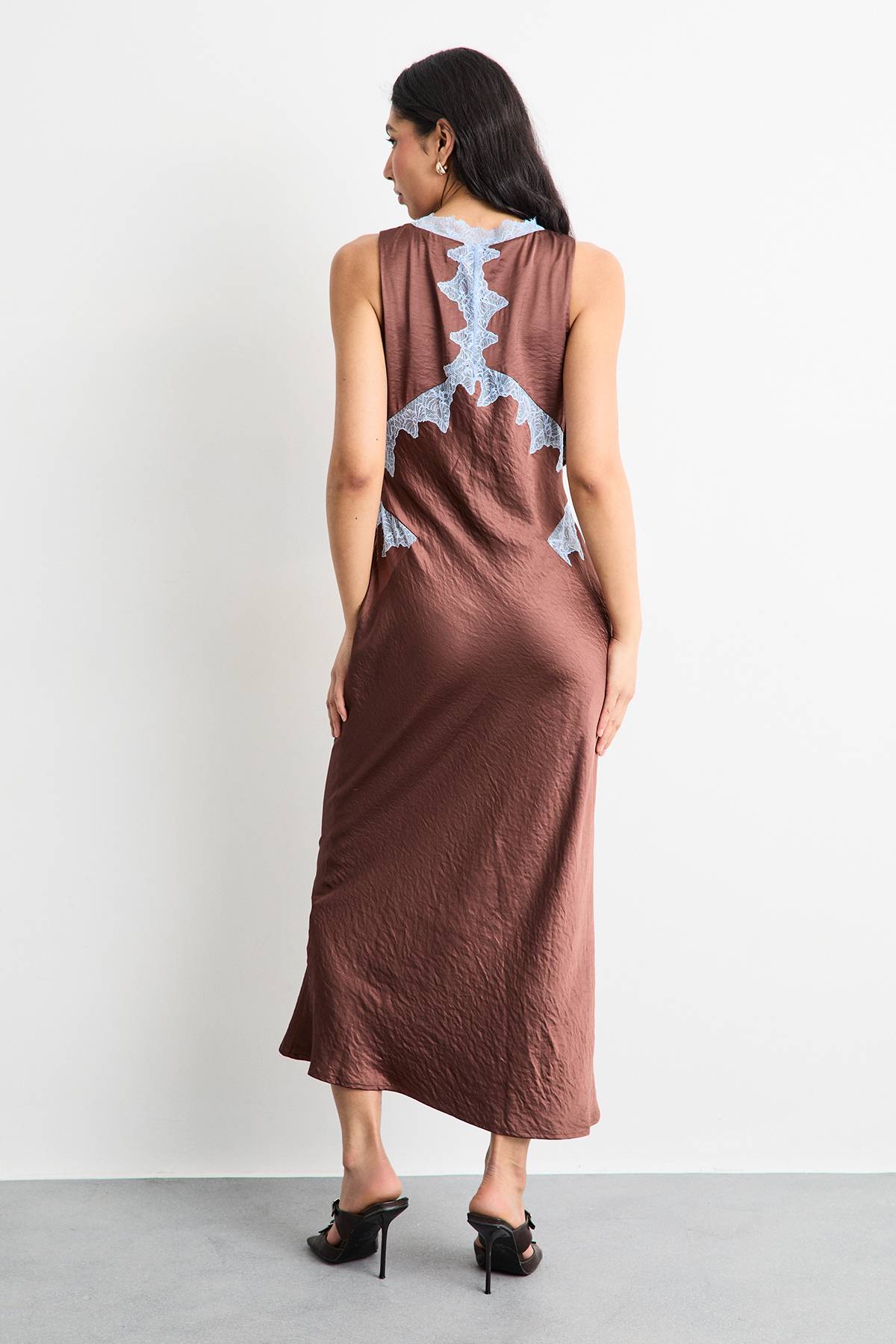 Warehouse Robe Midi Biais À Empiècements Brodés De Dentelle